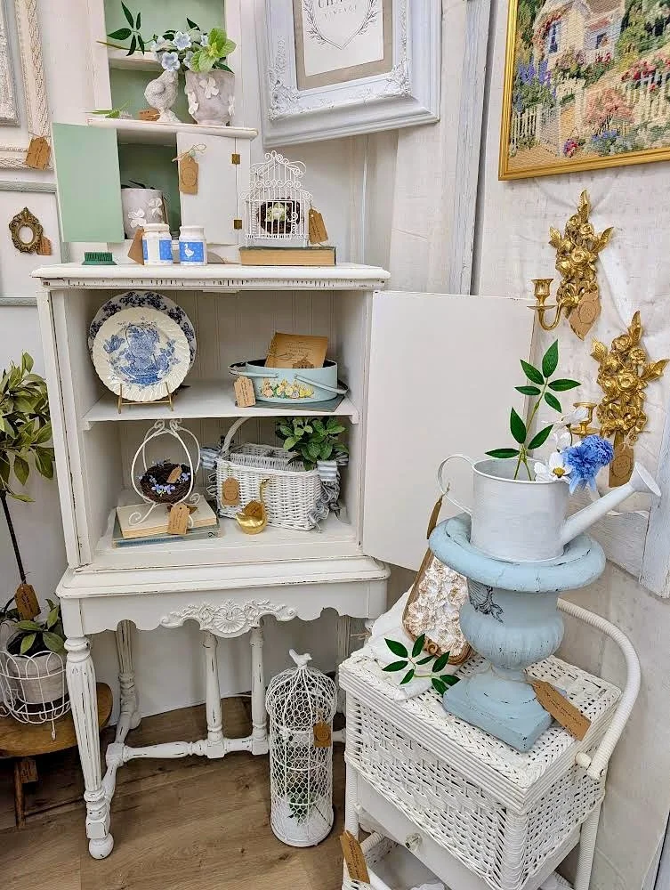 We welcome you to step into the charm of FRENCH COUNTRY this week 🤍 BUFORD starts us of this beautiful Tuesday.

Soft neutrals, timeworn finishes, delicate details&hellip; the kind of pieces that make a house feel like home.

We have ornate mirrors 