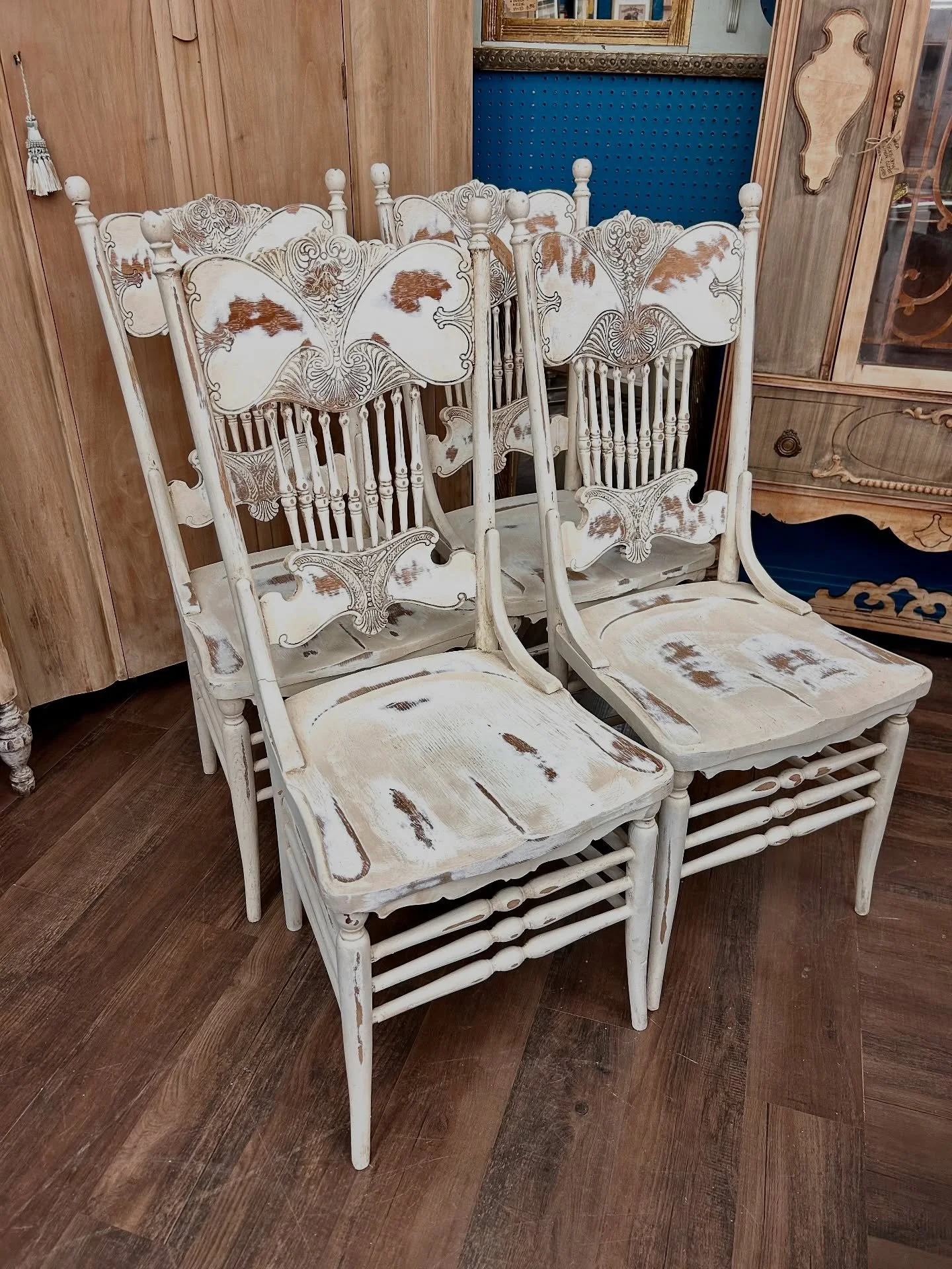 French Country, but make it lived in&hellip; ALPHARETTA understood the assignment 🤍

Think worn woods, soft patinas, cozy kitchen moments, and pieces that feel like they&rsquo;ve been passed down for generations. Alpharetta is serving that perfectly