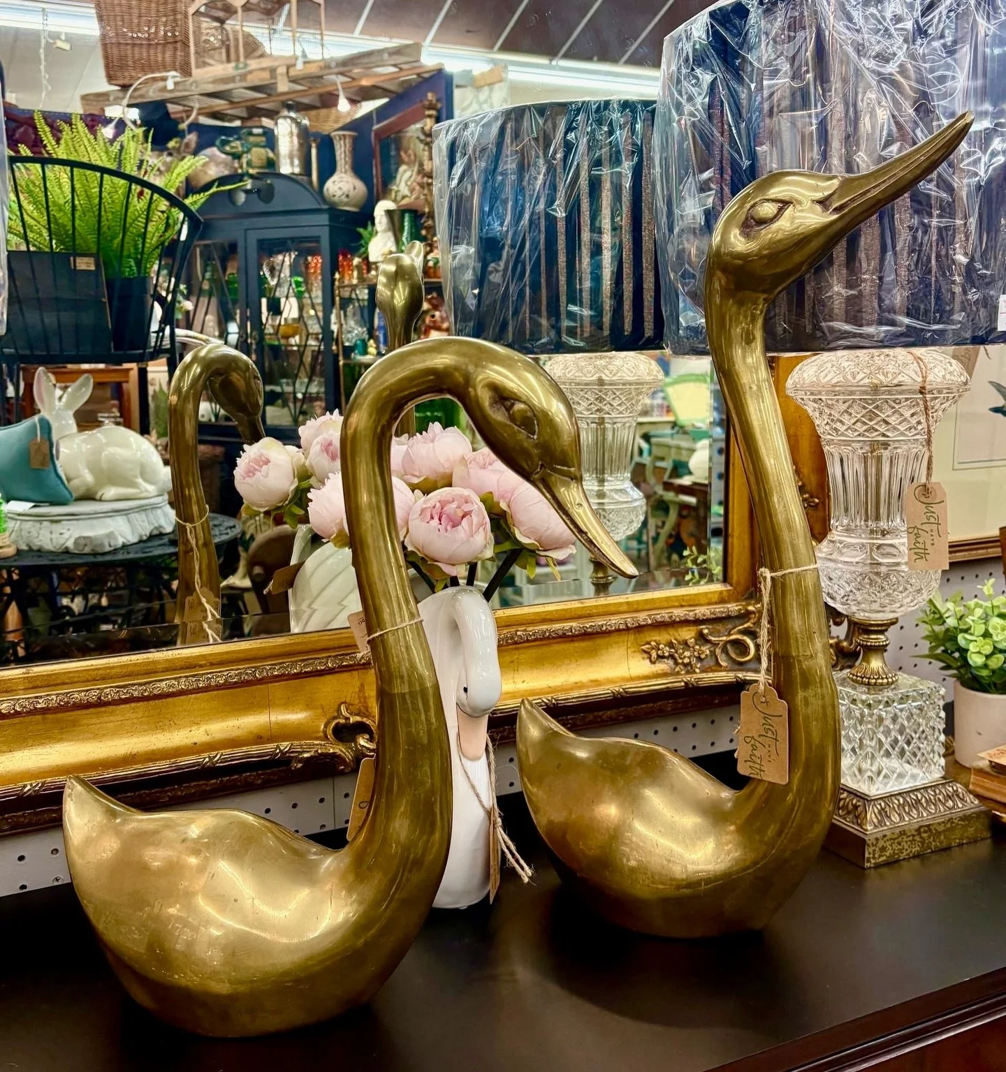 ❤️ It&rsquo;s Dealer&rsquo;s Choice Night! 📣 Your weekly first look at some of the newest, best, and most swoon worthy finds at The Queen 👑 April 2, 2026

✨ What is Dealer&rsquo;s Choice? ⬇️
It&rsquo;s our weekly digital catalog featuring hand pick