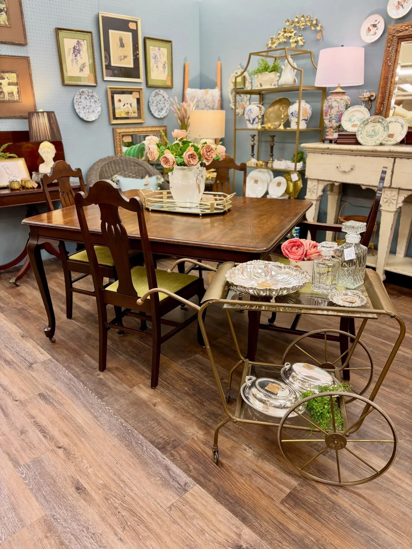 🌸 Spring entertaining, the MARIETTA way 🌸

Think timeless tea parties, beautiful china sets ready to be mixed and matched, and all the extra seating you need to gather everyone around the table.

Hopefully this week has inspired you to host a brunc