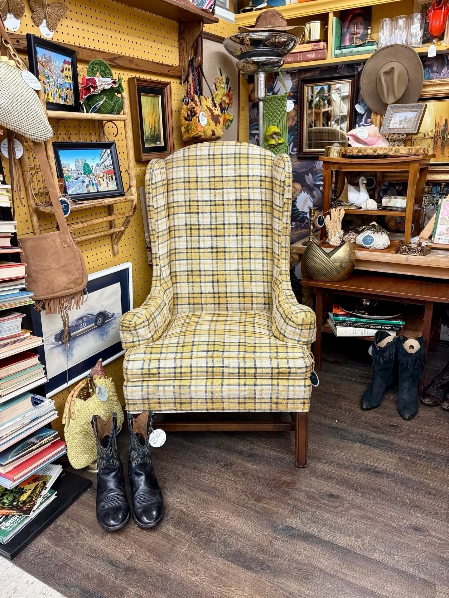 ❤️ It&rsquo;s Dealer&rsquo;s Choice Night! 📣 Your weekly first look at some of the newest, best, and most swoon worthy finds at The Queen 👑 April 6, 2026

✨ What is Dealer&rsquo;s Choice? ⬇️
It&rsquo;s our weekly digital catalog featuring hand pick