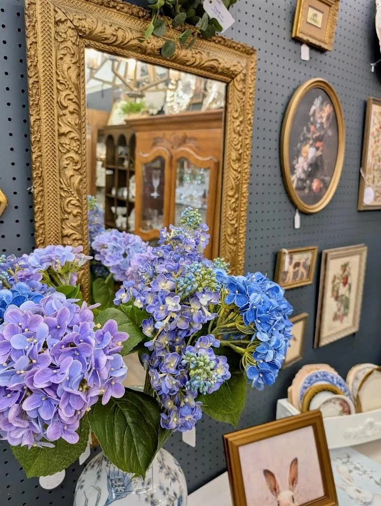 🪞 Elevate your space with style and light!! This week our curated MIRROR selection will show you they are more than just reflections&hellip; they&rsquo;re statement pieces!

Starting us off is BUFORD tonight. You can contact the store directly at 67