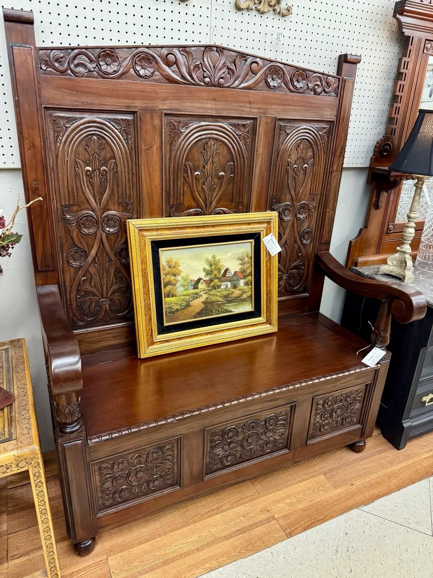 ❤️ It&rsquo;s Dealer&rsquo;s Choice Night! 📣 Your weekly first look at some of the newest, best, and most swoon worthy finds at The Queen 👑 April 9, 2026

✨ What is Dealer&rsquo;s Choice? ⬇️
It&rsquo;s our weekly digital catalog featuring hand pick