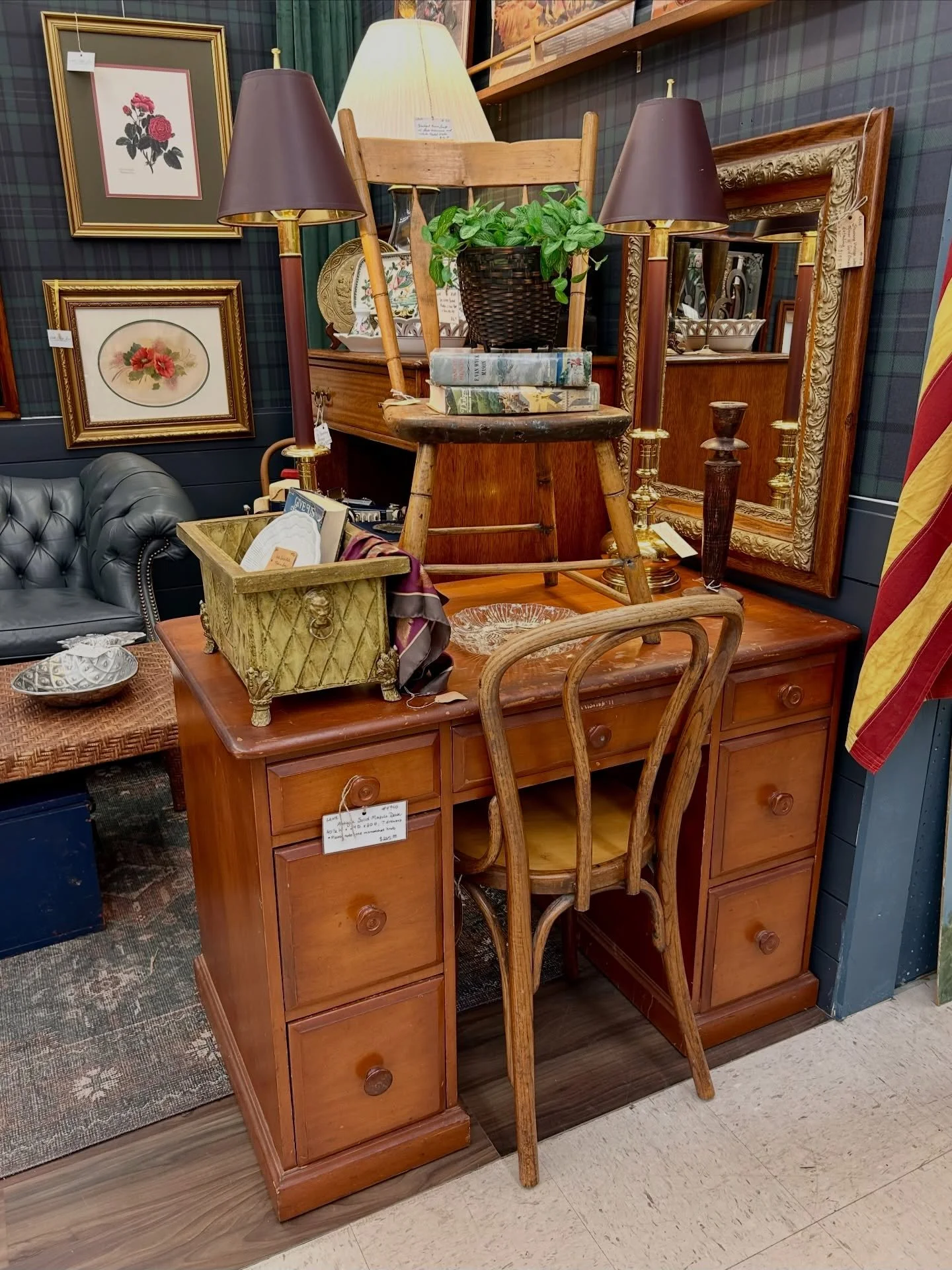 Your workspace called&hellip; it&rsquo;s ready for an upgrade 😉

Tonight in ALPHARETTA, we&rsquo;re highlighting desks that do more than just hold your laptop&hellip; they set the tone for your entire space. Whether you love a classic, collected loo