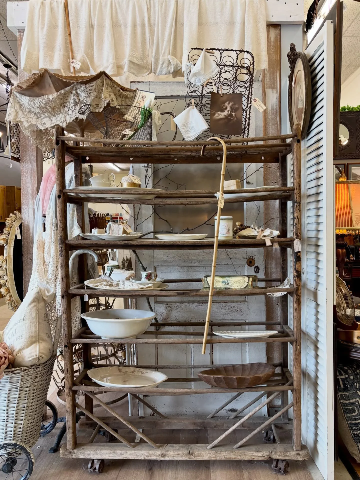 MARIETTA is bringing the organic, elevated, and effortlessly lived in vibe tonight 🍃✨ This week we&rsquo;ve been featuring all the natural beauty and Marietta is full of those warm, earthy pieces that make a space feel calm and beautifully styled.

