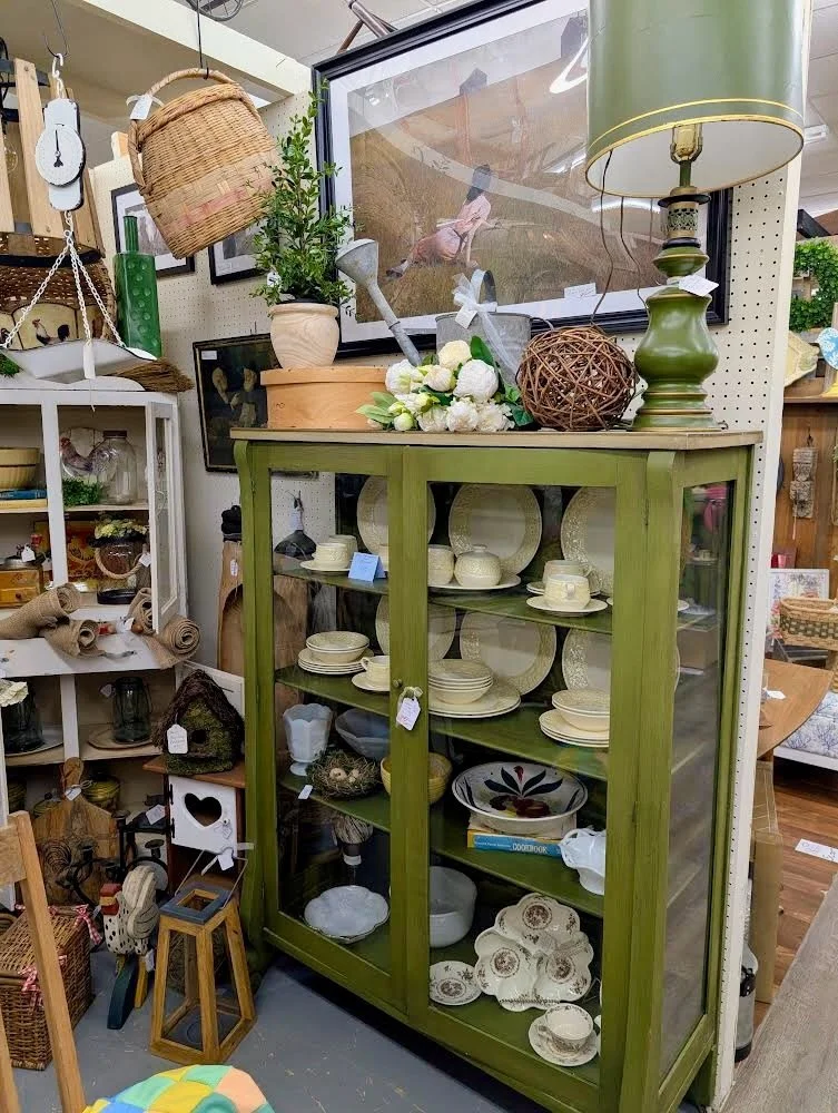 This week, we&rsquo;re celebrating color in every corner and tonight, BUFORD is all about green 💚

From chippy vintage pieces to layered artwork and soft floral patterns, this collection brings in all the richness and character that green can offer!