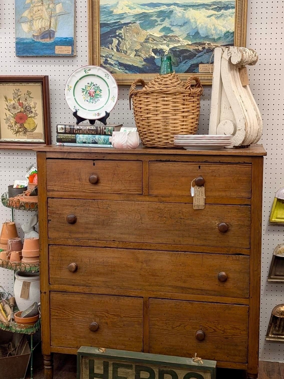 ❤️ It&rsquo;s Dealer&rsquo;s Choice Night! 📣 Your weekly first look at some of the newest, best, and most swoon worthy finds at The Queen 👑 May 4, 2026

✨ What is Dealer&rsquo;s Choice? ⬇️
It&rsquo;s our weekly digital catalog featuring hand picked