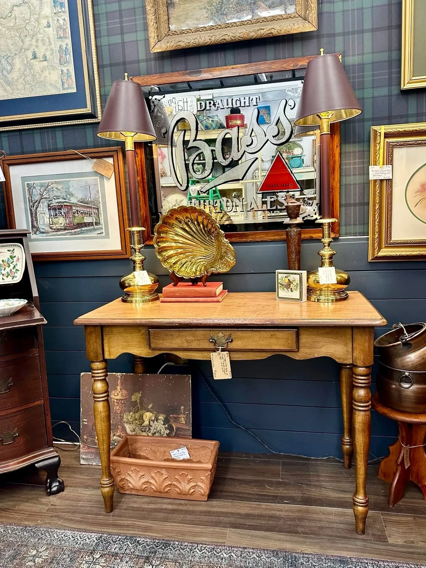 ❤️ It&rsquo;s Dealer&rsquo;s Choice Night! 📣 Your weekly first look at some of the newest, best, and most swoon worthy finds at The Queen 👑 May 7, 2026

✨ What is Dealer&rsquo;s Choice? ⬇️
It&rsquo;s our weekly digital catalog featuring hand picked