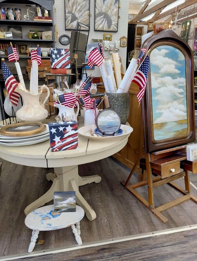 Red, white &amp; blue is taking over this week and tonight BUFORD is here to show off what they&rsquo;ve got!! We have so many vintage finds and patriotic pops of color, perfect inspiration for the season ahead. ❤️🤍💙

Contact Buford at 678-714-0643