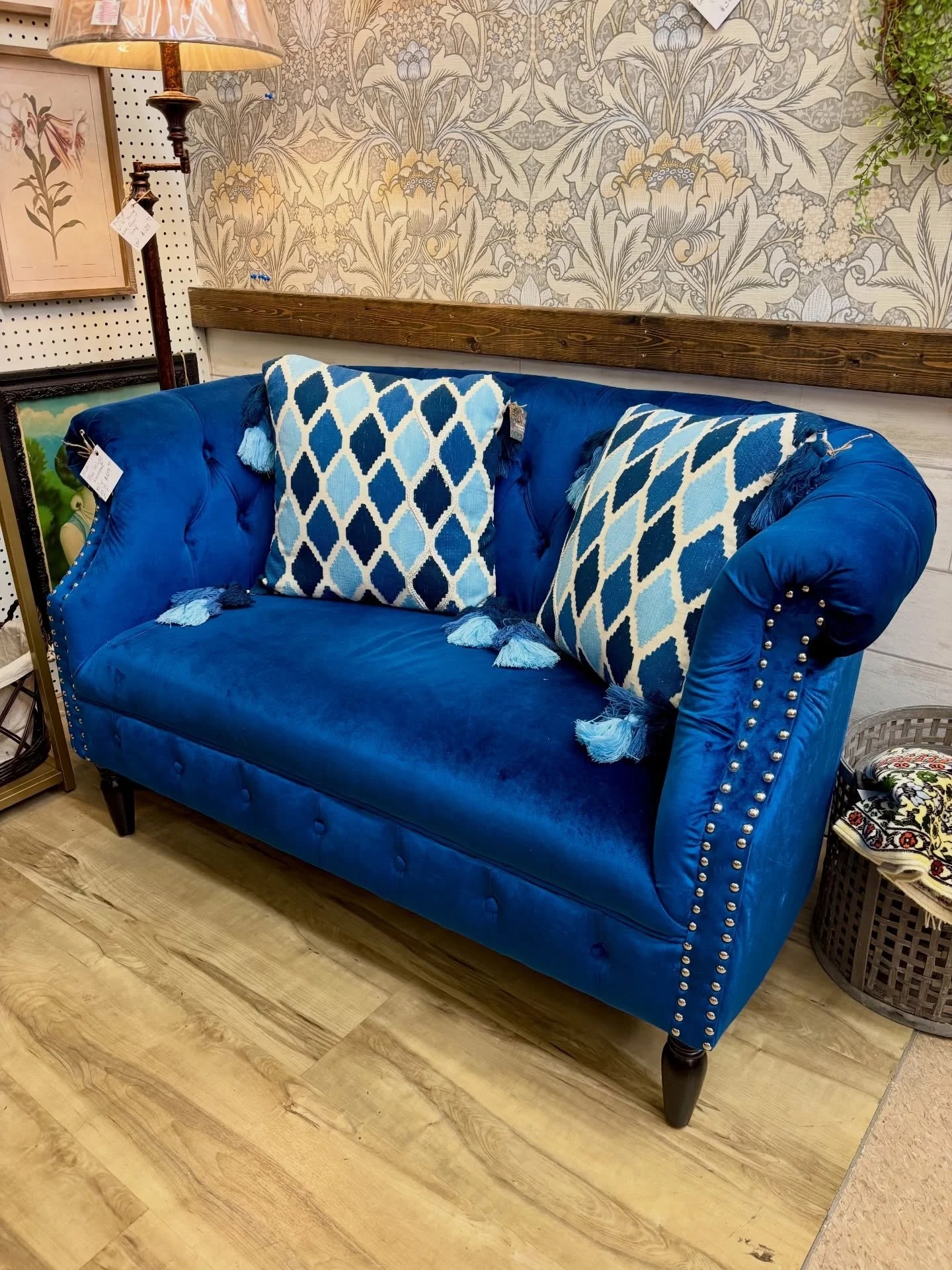 MARIETTA is looking extra good tonight! ❤️🤍💙 We&rsquo;ve got modern blues, classic Americana, chippy painted furniture and unique pieces that make your home feel collected and lived in!

Contact Marietta to reserve anything you see here tonight at 