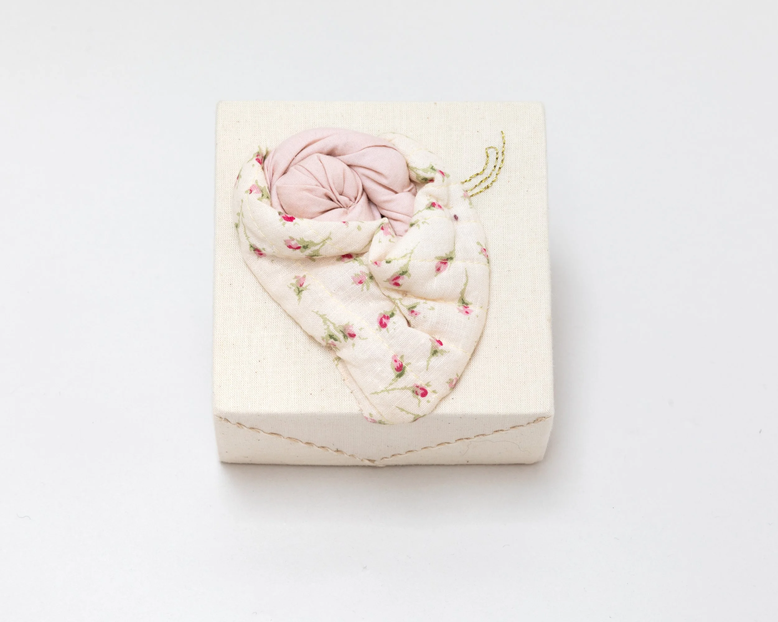 Umbilical cord 4, 2024/ cotton, vintage pan-velvet/ 11 x 11 x 6 cm