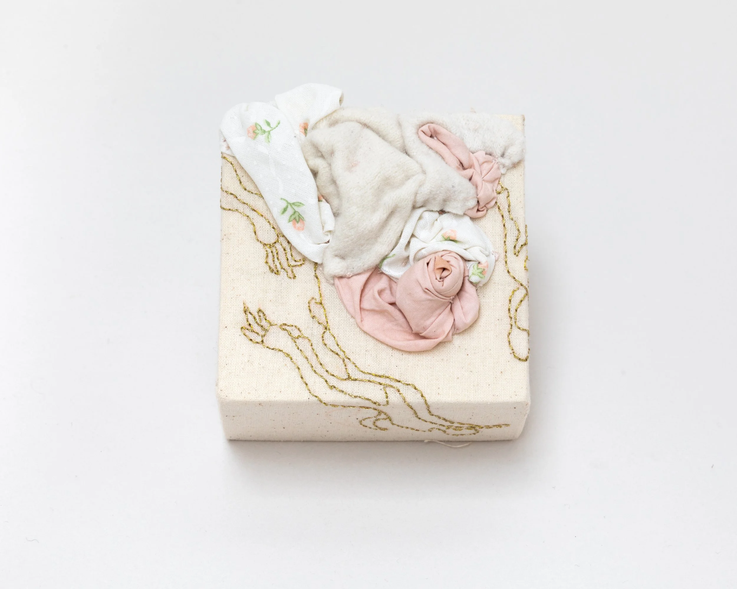 Umbilical cord 1, 2024/ cotton, vintage pan-velvet/ 11 x 11 x 6 cm