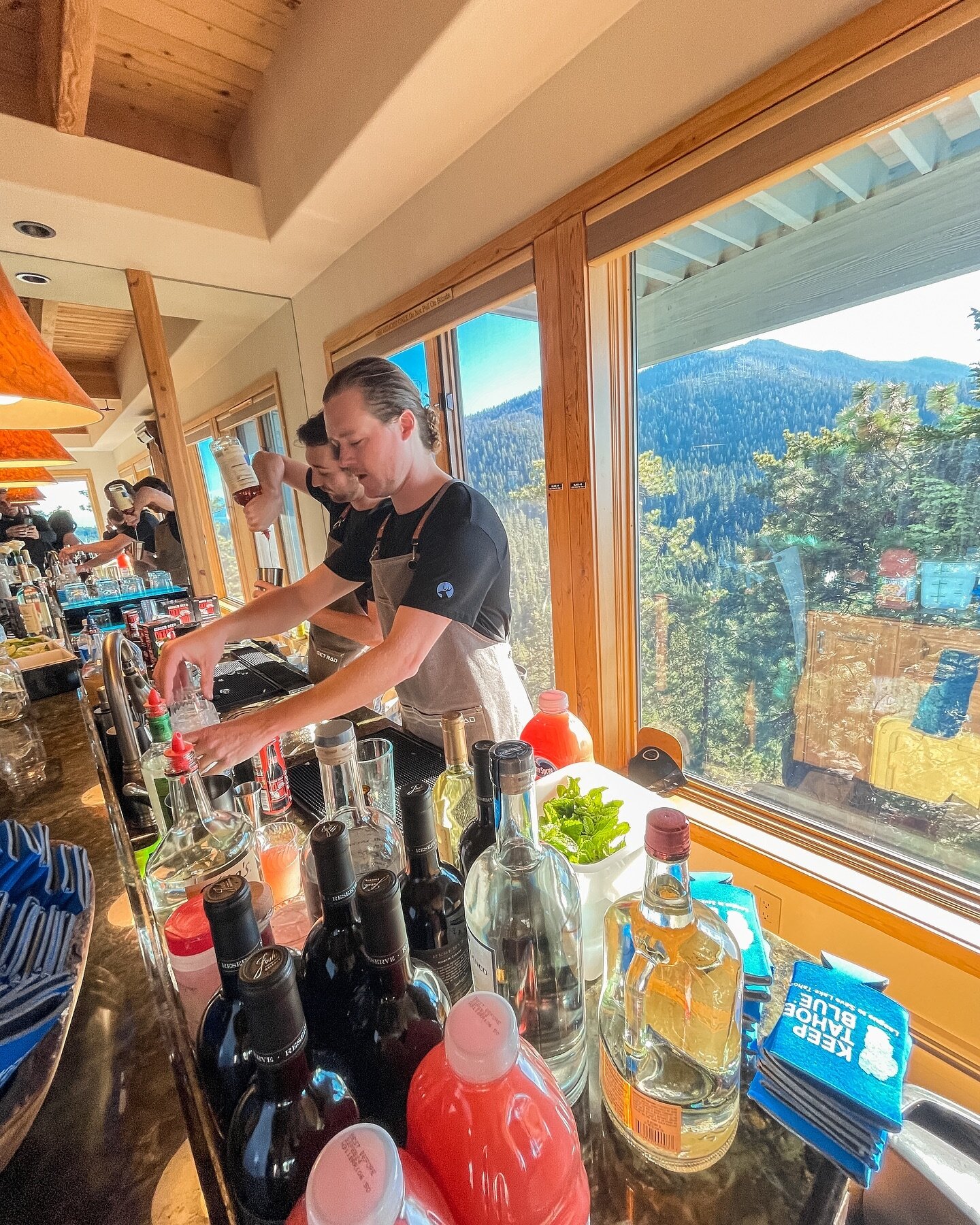 The #getloose bartending crew pouring the tastiest cocktails @tahoeblueestate in Tahoe! We provide bartending services as well as mobile bar rental catered to fit your needs. If you have questions about our services or would like to book us for you s