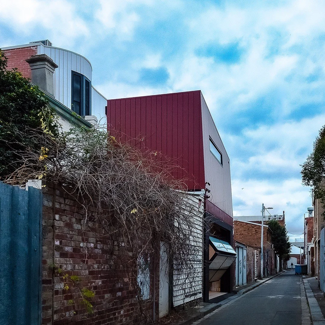 At our Dorrit Street project the master bedroom is like a nest overlooking the laneway.
📷 @squarness
.
.
.
.
.
.
.
.
#architecture #archilovers #melbournearchitects #architectureoffice #angelucciarchitects #laneway #australianarchitecture #carlton #
