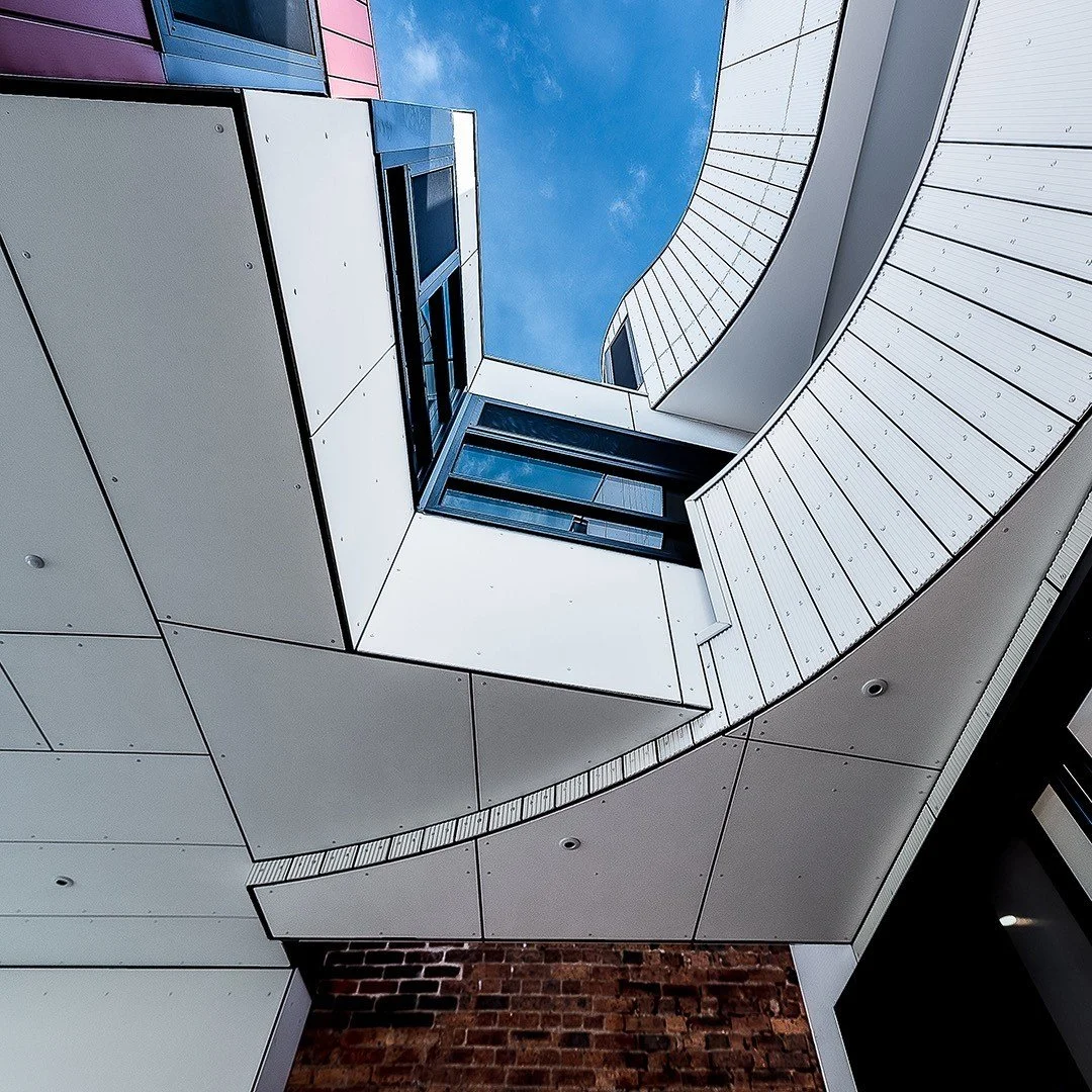 It is great to see our Dorrit Street project in Carlton completed. An overhead bridge connects the master bedroom to the house.
📷 @squarness
.
.
.
.
.
.
.
.
#architecture #archilovers #melbournearchitects #architectureoffice #angelucciarchitects #la