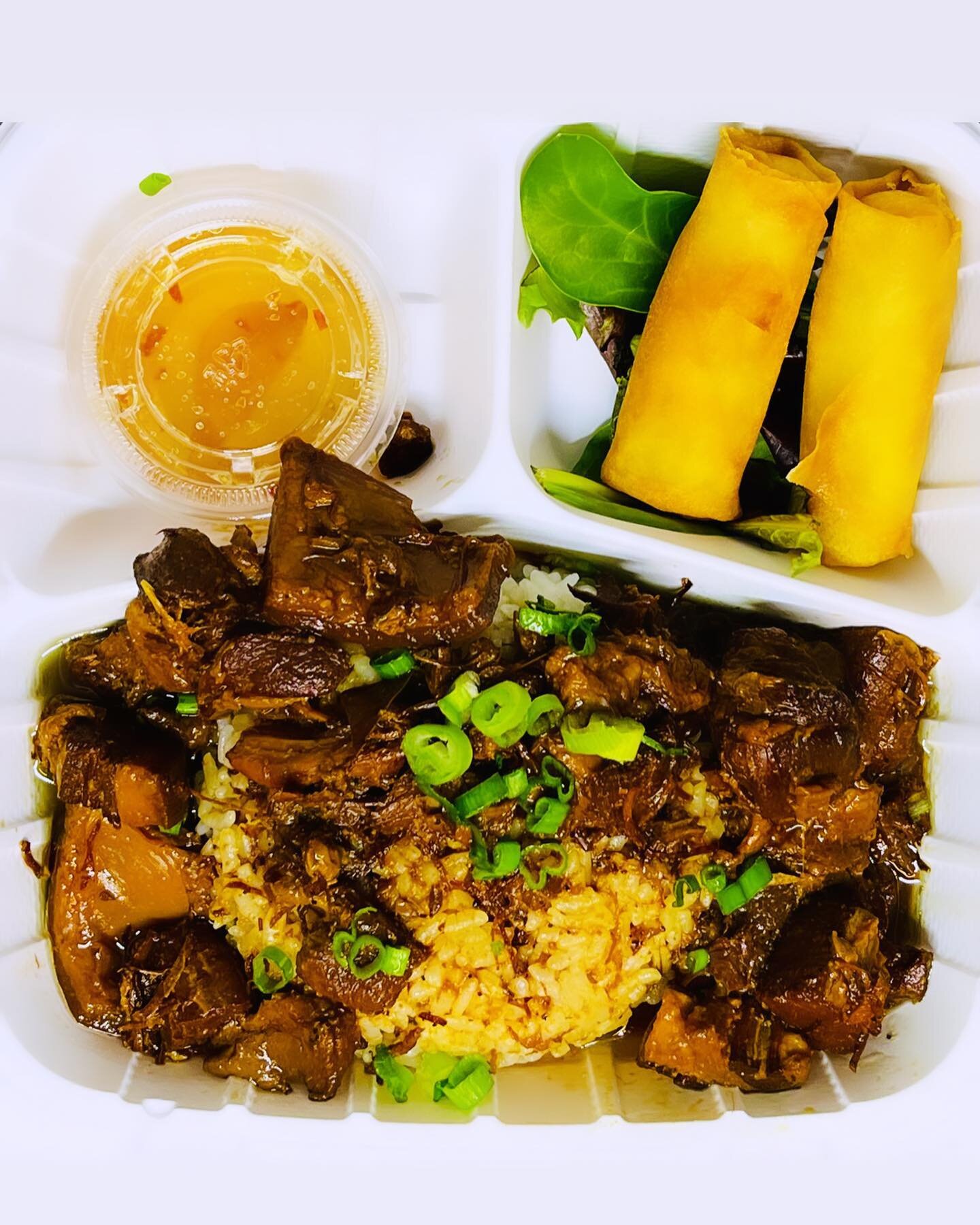 Customer Favorite ❤️ 
Belly Butt Pork Adobo - Power Lunch

 (served with 2 Egg Rolls and your choice of Northern thai coconut soup or Mixed Greens 🥬 ) 

Power Lunch Available till 3pm 

#asianfusion #bham #birmingham #birminghamalabama #alabama #foo