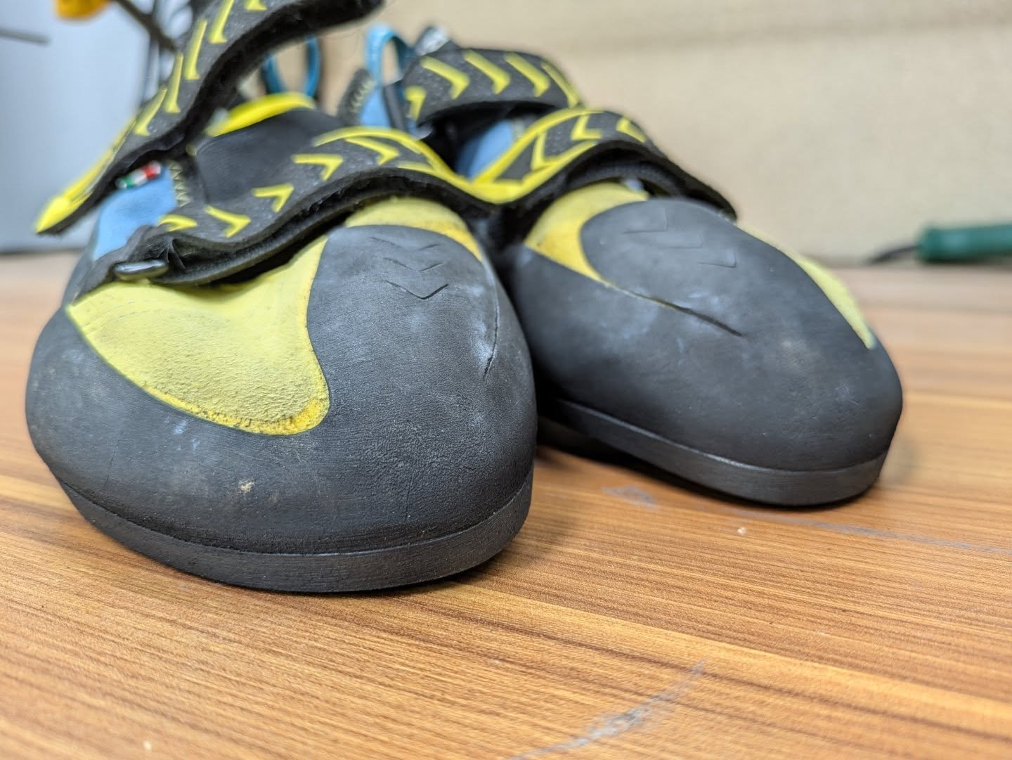 Some more fresh resoles from a recent batch 🔪💪

Get your shoes in before our gym pickups next week or drop them off locally anytime!

---

Shop time 2-4 weeks

---

#resole #climbingshoes #climbing #sharpendresoles #scarpa