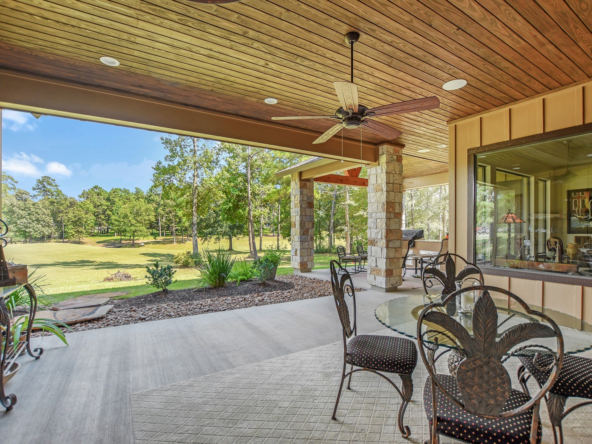 45 COVERED PATIO.jpg