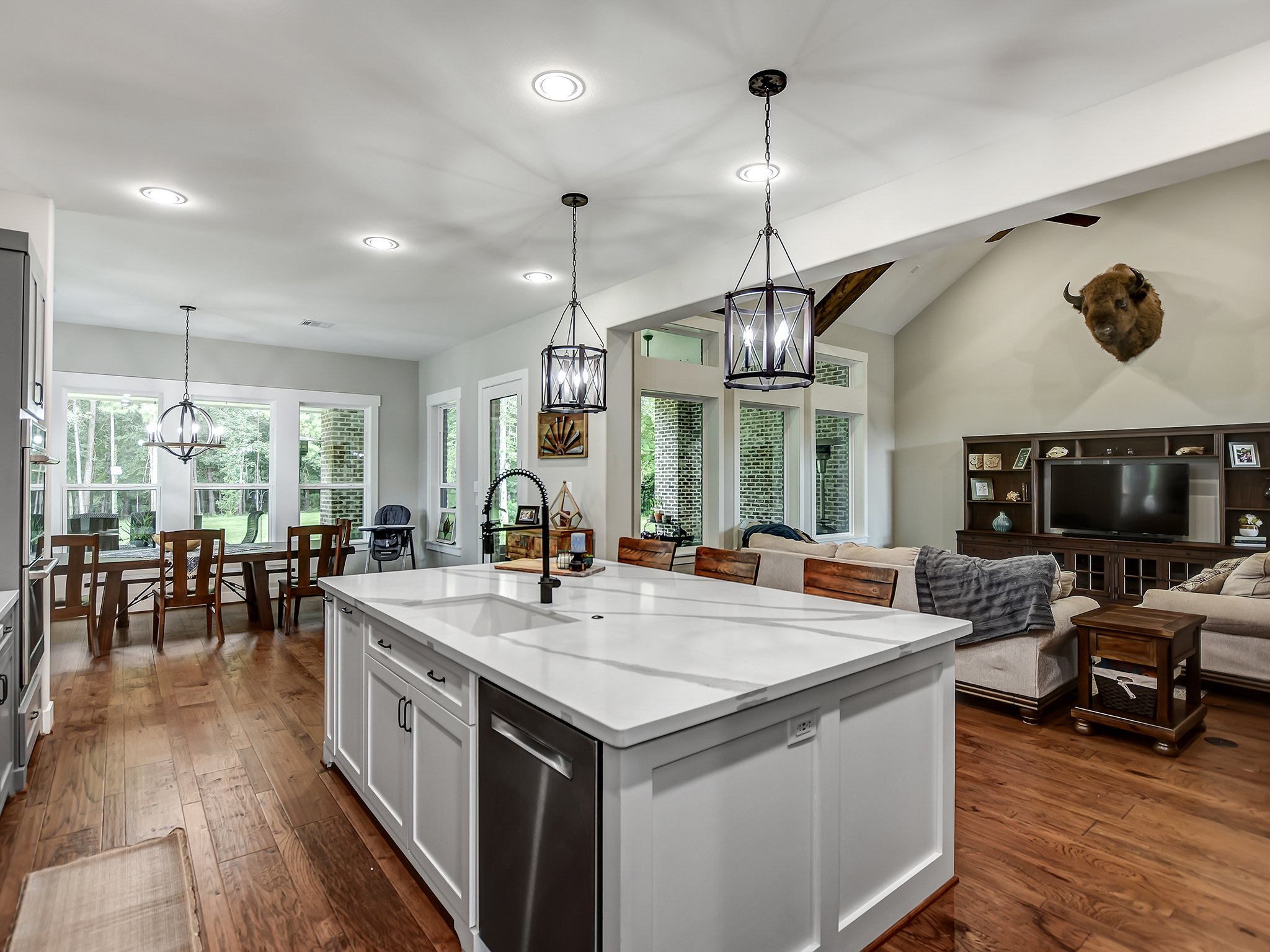 17 KITCHEN.jpg