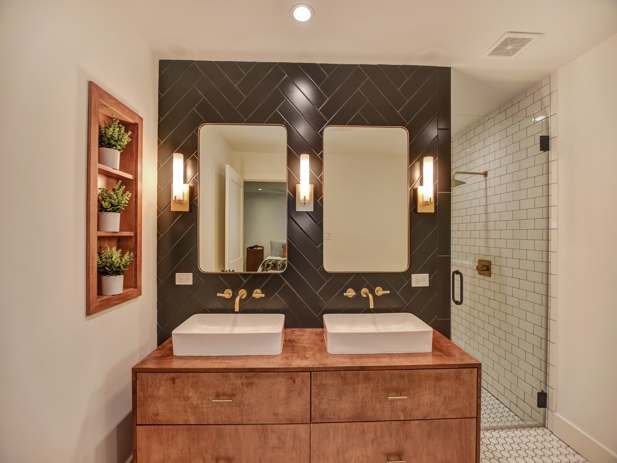 23 BATH 1.jpg