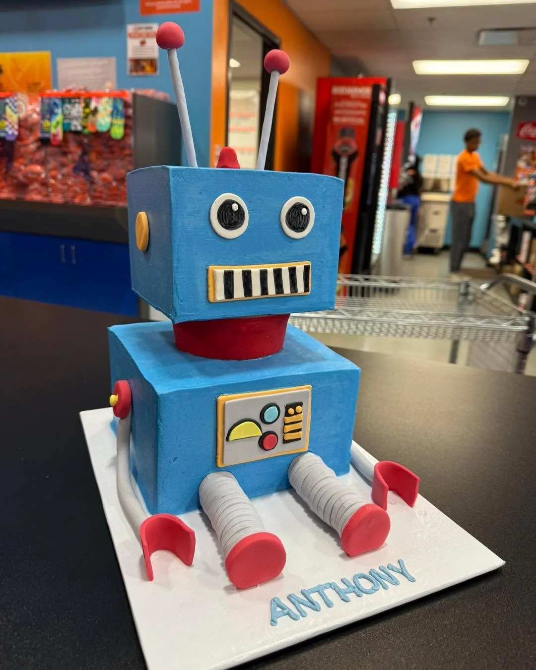 A fun robot cake!