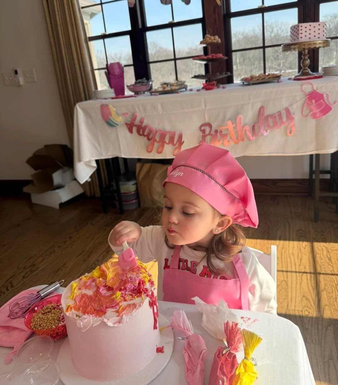Cakes to You went on the road this weekend for a kids birthday party. Birthday girl, Evelyn, and her friends did such an amazing job decorating their cakes. We had so much fun watching them crate their masterpieces, we were so impressed! 💕🎀