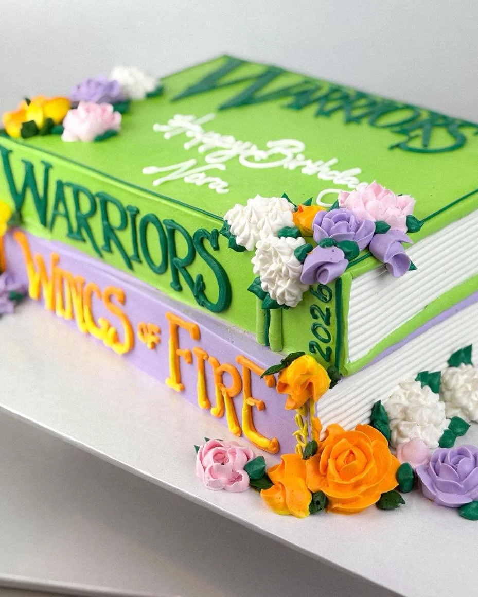 A birthday cake for a 9 year old book lover 💚