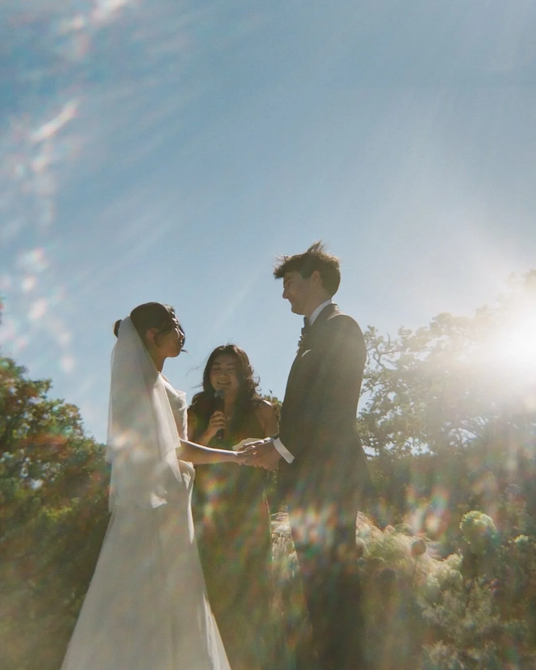 Sun-drenched vineyards, natural textures, and pops of sunset hues. Claudia and Alain&rsquo;s ceremony at the Montage Healdsburg was the perfect blend of contemporary style and organic details.

with the most lovely team&nbsp;@sincerelysini @pond.flor