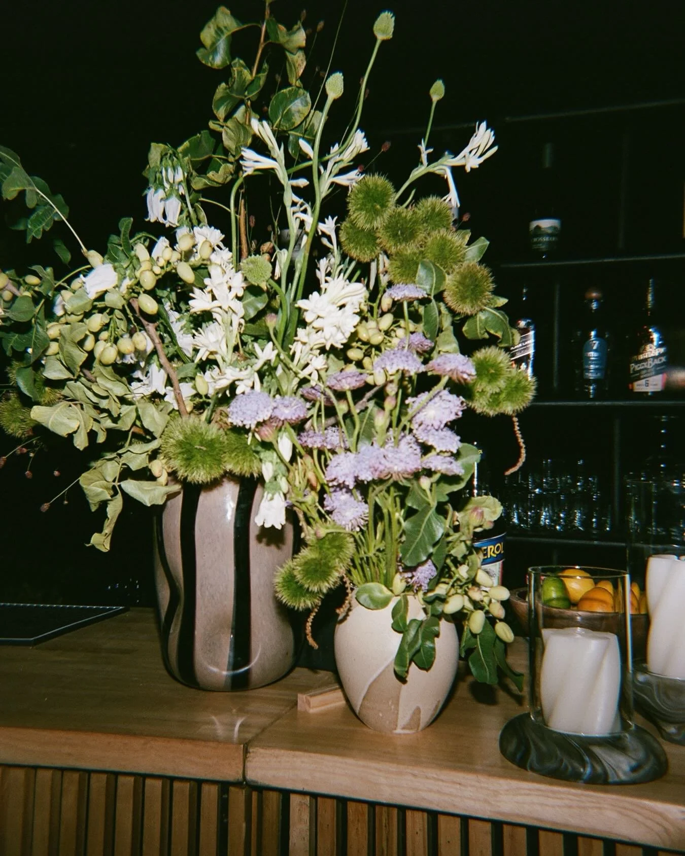 A gorgeous bar moment with the talented @pond.floralstudio!