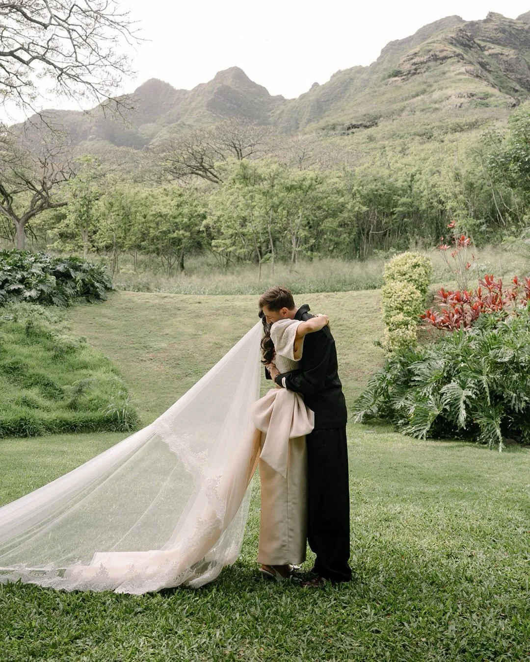 Set against the breathtaking beauty of Kualoa Ranch, Ashley and Evan&rsquo;s wedding felt both intimate and soulful in the most effortless way.

Organic island textures framed their ceremony, honoring the natural landscape, before the evening unfolde