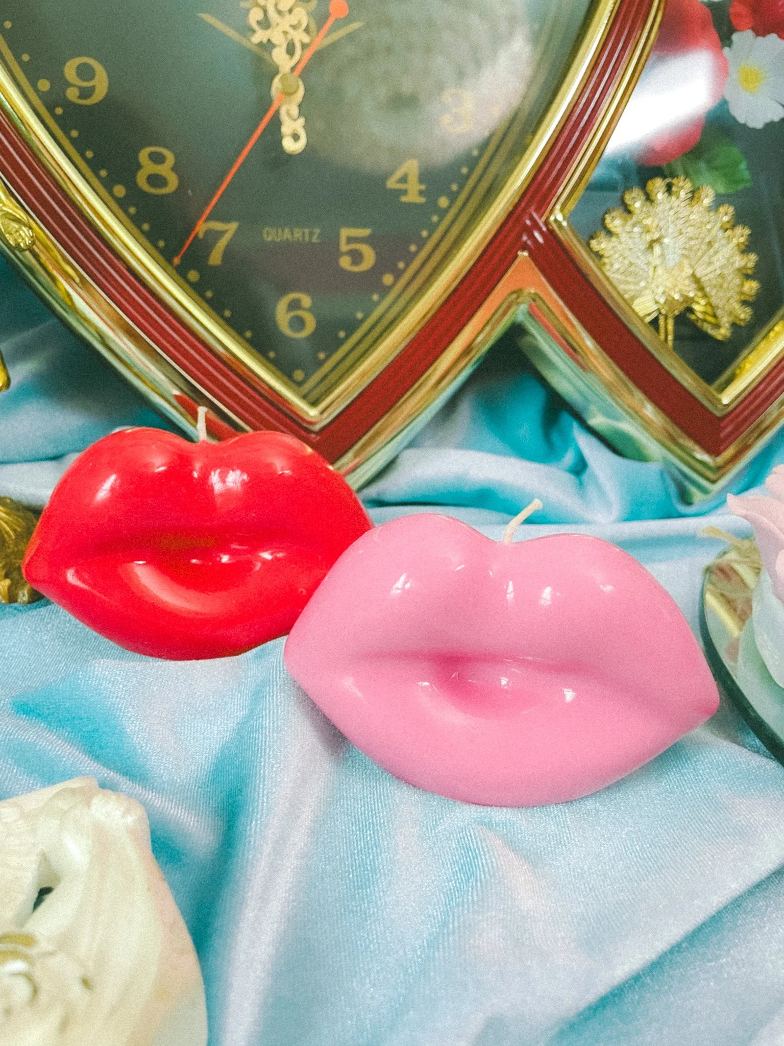 *NEW* neos studio lips candle - sold separately