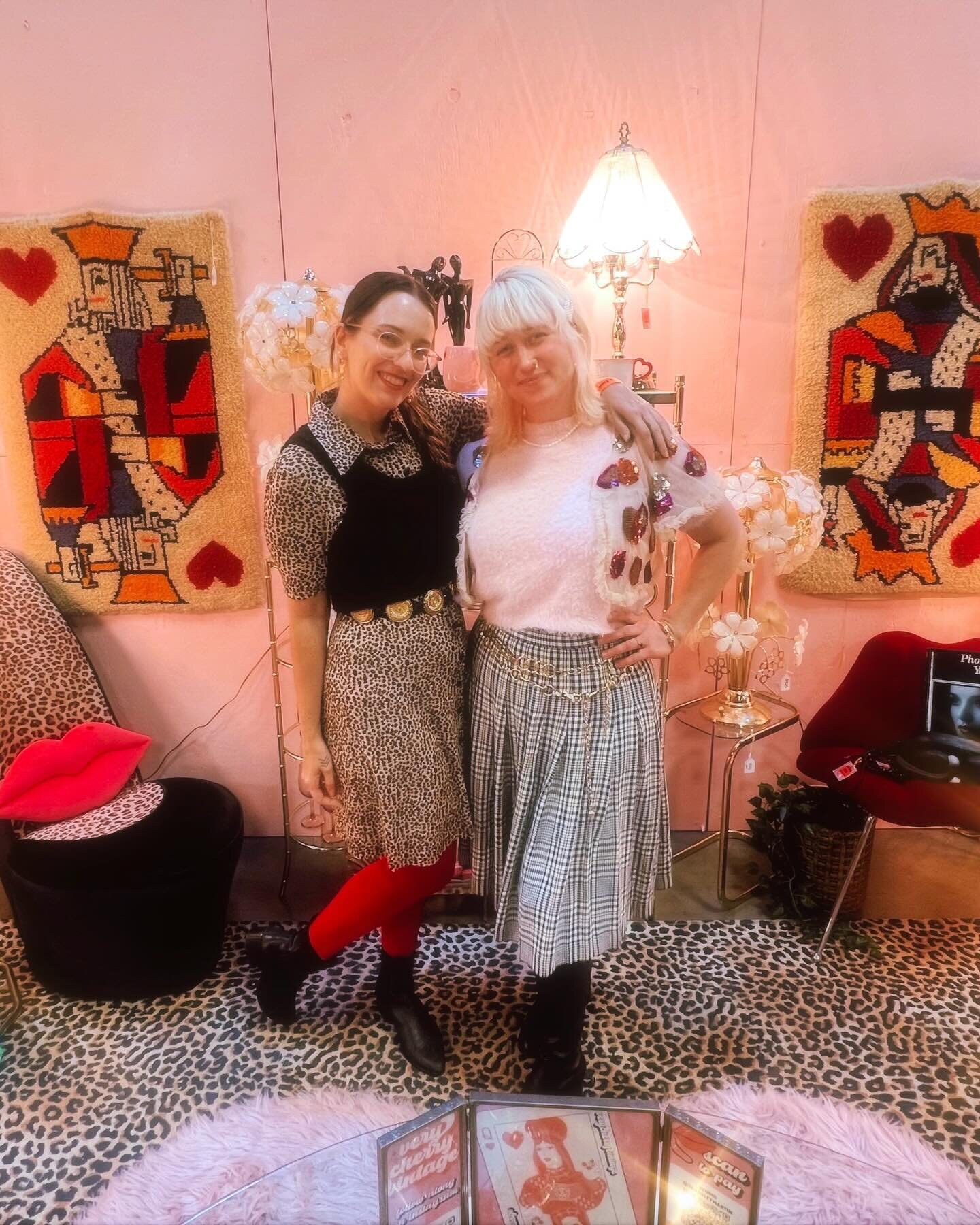 hey hotties!!! 💋💋💋 thank u SO much to everyone who came out to @timetravelersvintageexpo yesterday to hang out with us!! it was so fun meeting y&rsquo;all &amp; setting up this display 🥺🥺 extra big thank u to the bestie @nikalettaaahh for curati