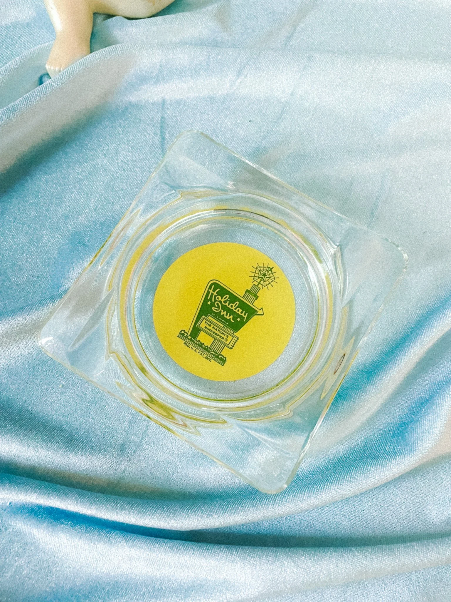 *NEW* holiday inn ashtray