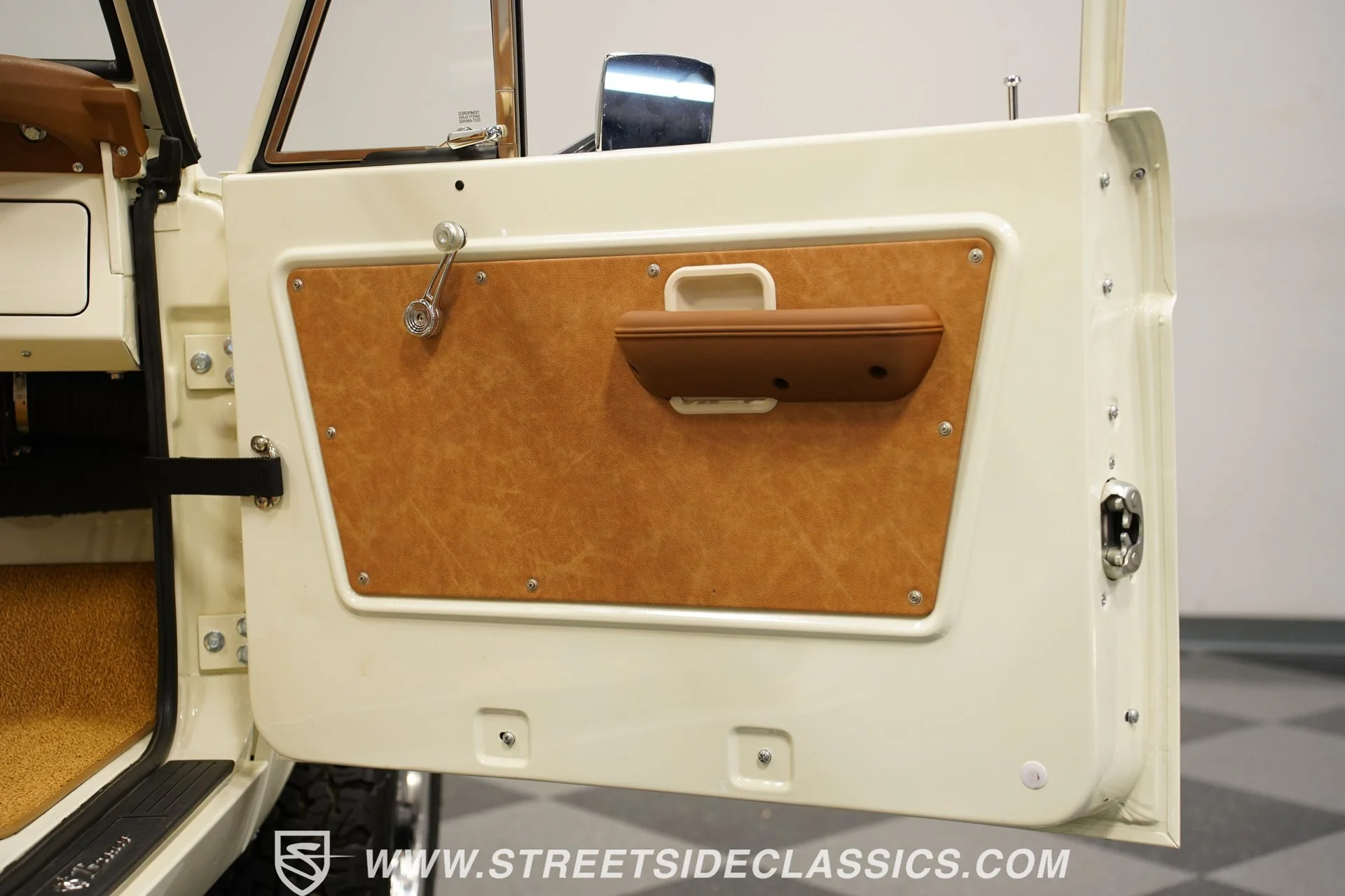 deerskin wimbledon passenger door smooth.jpg