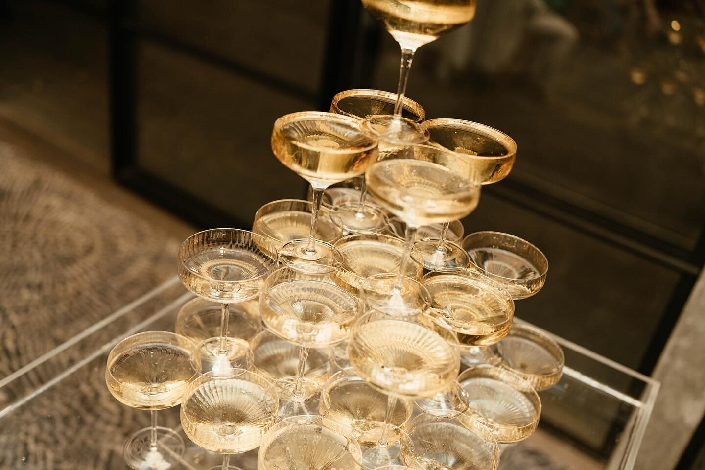 First gallery for 2024 is uploading to its owners! And I really can&rsquo;t wait to get their feedback ☺️ So, to keep this post related make sure you save it if you&rsquo;re thinking about having a champagne tower at your wedding. 

🍾 If you have 5 