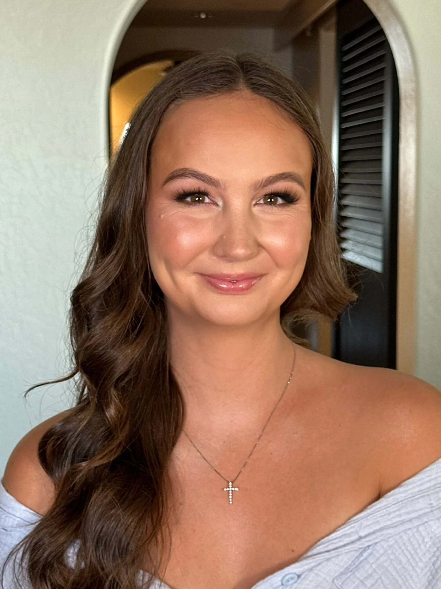 Morgan&rsquo;s wedding glam 🤍
Swipe for key products used for this glowy bridal look ✨

Inquire for your date at www.looksbymeg.com 

#socalmakeupartist #losangelesmakeupartist #santabarbaramakeupartist #santabarbaracourthouse #socalbridalmakeuparti