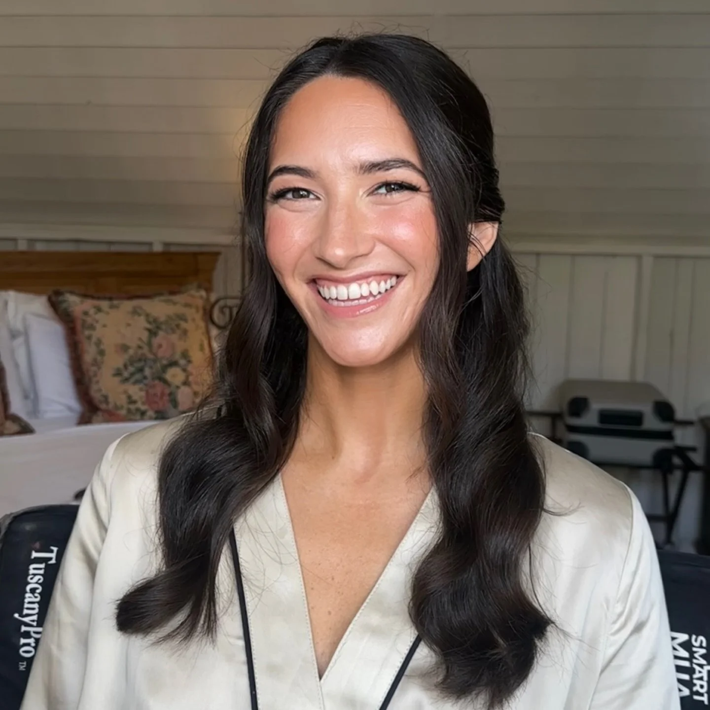 Meg&rsquo;s wedding day glam 🫶🏻🫶🏻🫶🏻 

Completely custom to her &amp; her wants + needs for glam ✨

Still feels true to herself &amp; the prettiest she&rsquo;s ever felt -
literally my dream for every bride😭🥰

2026 dates are booking up - do no