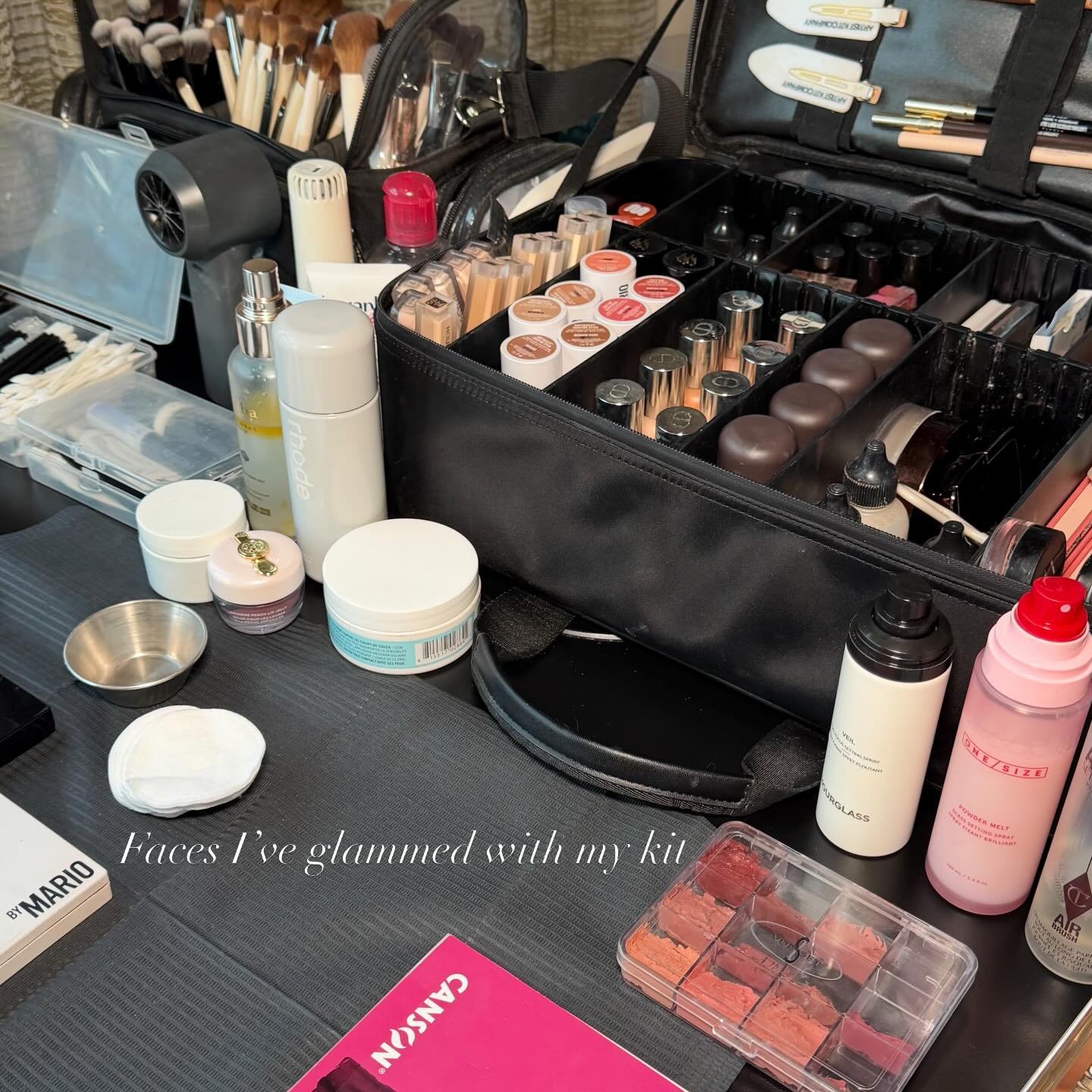 I love my kit &amp; my hands soooo much 🤭🥰✨

#losangelesmakeupartist #santabarbaramakeupartist #venturamakeupartist #socalmakeupartist #bridalmakeupartist