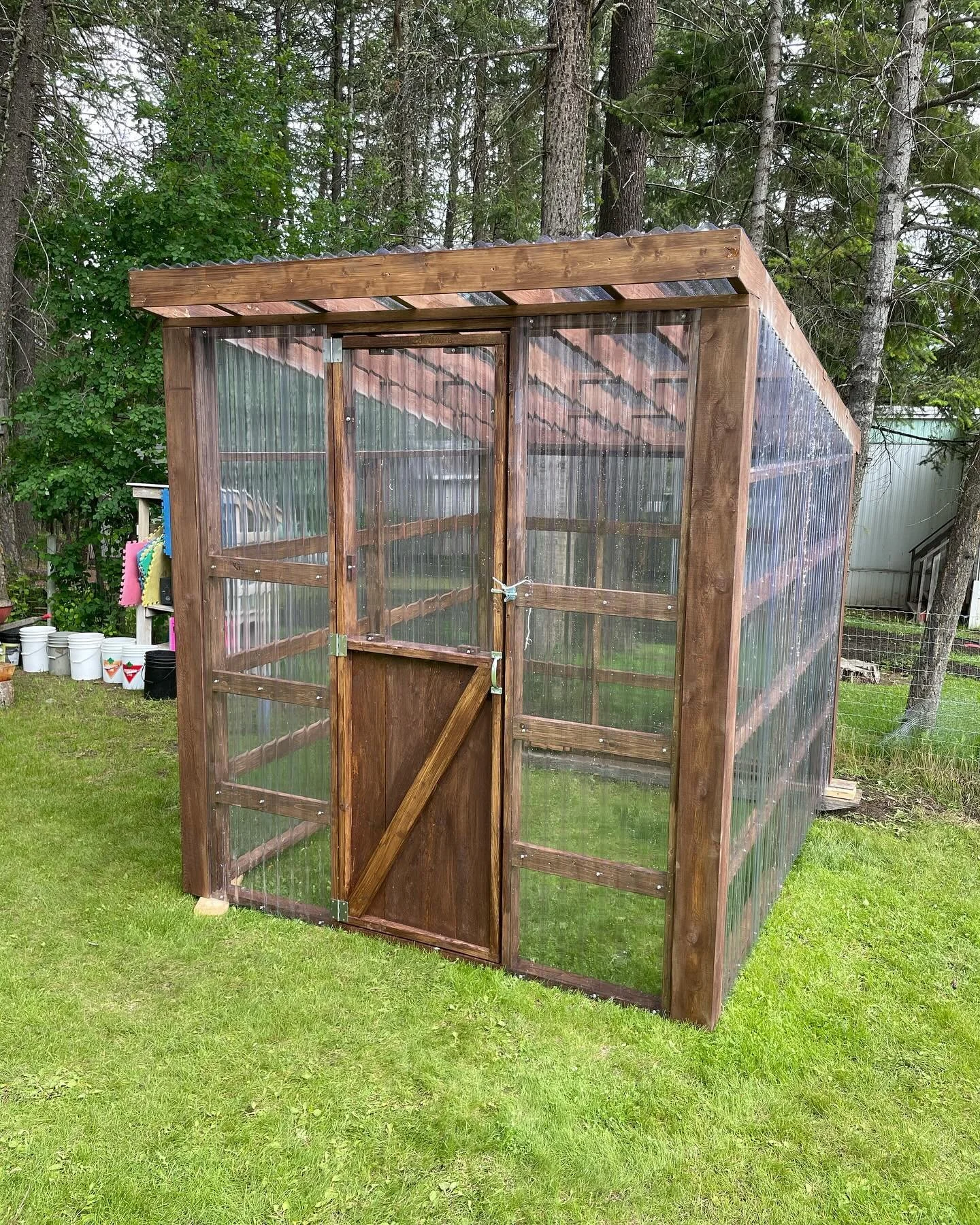 Another day, another fun greenhouse build 🤝