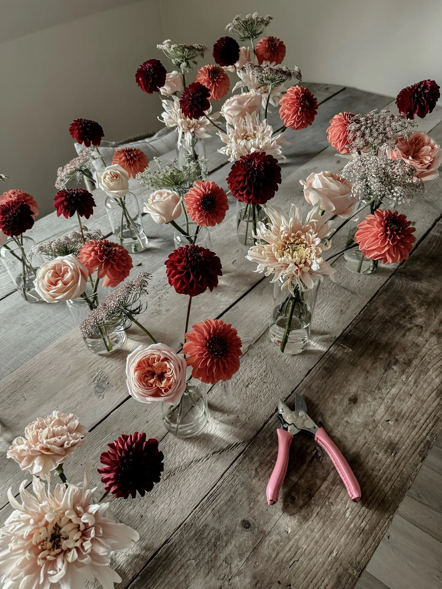 &mdash; autumn colours &mdash; 

#flowers #weddingflowers #weddinginspiration #fallflowers #oktoberhochzeit #hochzeitsinspirationen #hochzeitsdeko #eventdeko #eventstyling #eventdesign #flowerphotography #floralarrangement #sylt #hamburg #sylthochzei