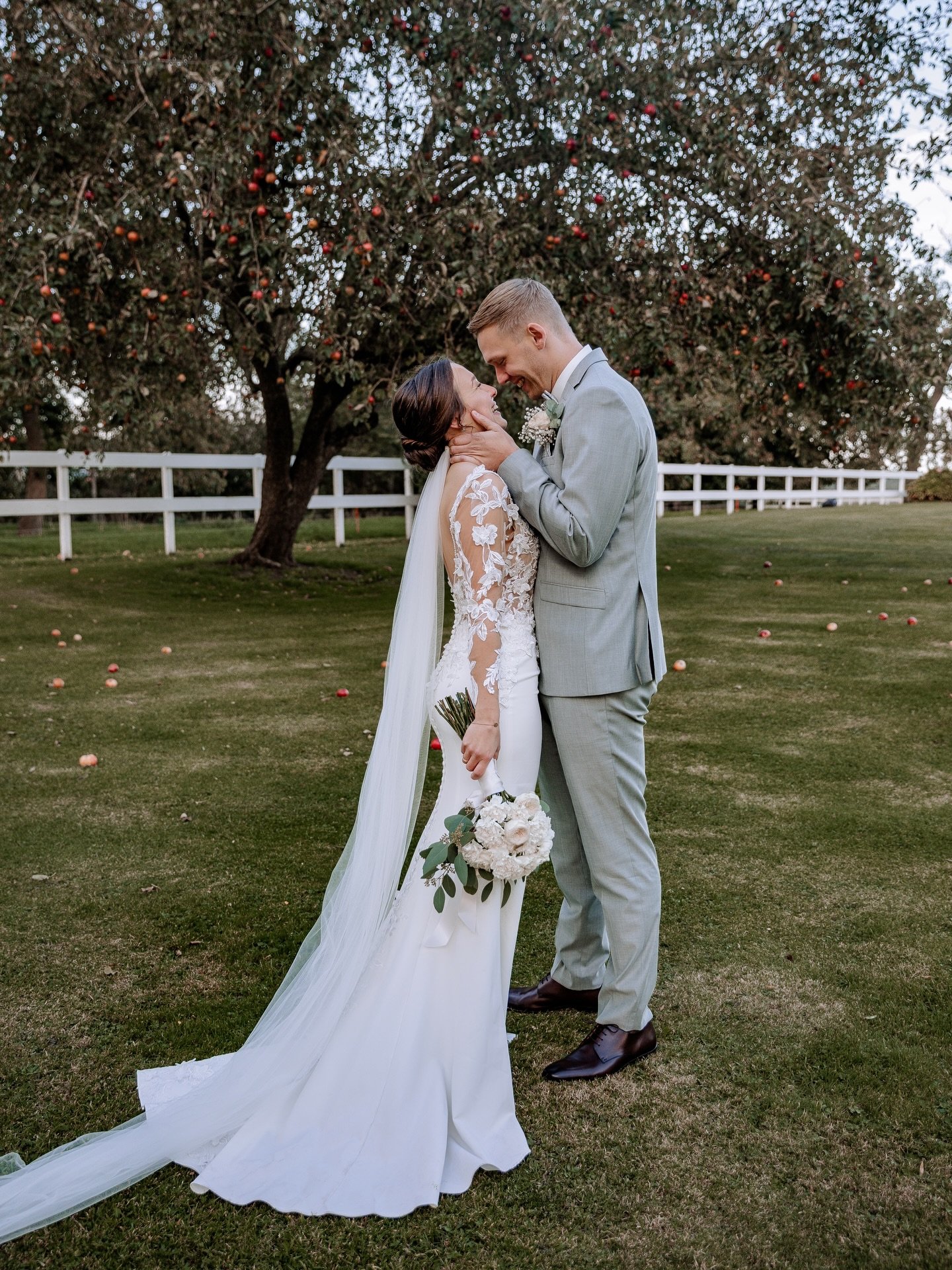 &mdash; m &amp; f &mdash; 

photo: @janinaschmidtphotography 

#wedding #eventstyling #eventdesign #eventflorist #eventflowers #weddingflowers #floralarrangement #bridalbouquet #weddinginspiration #hochzeit #hochzeitsblumen #brautstrau&szlig; #hochze