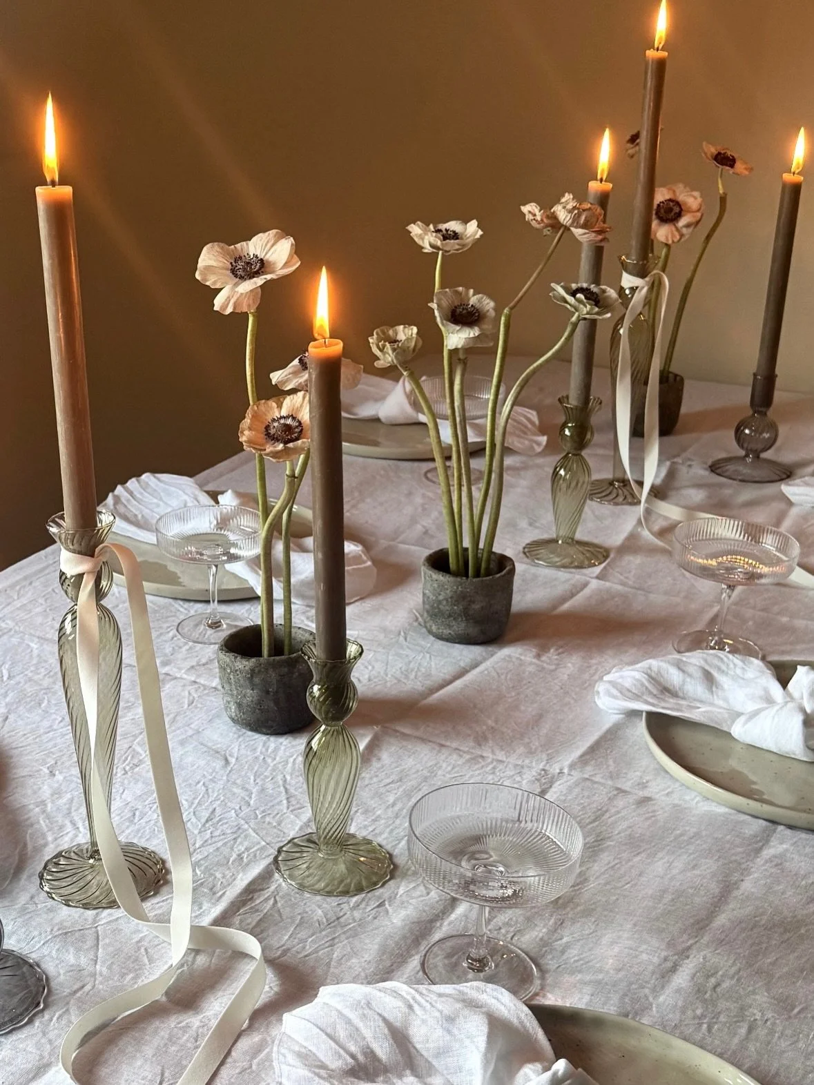 &mdash; a favorite &mdash; 

#anemone #anemoneflower #anemonefloristik #floristik #eventflowers #eventflorals #eventfloristik #eventdekoration #floralarrangement #floraldecoration #floraldesign #wedding #weddingflowers #weddinginspiration #weddingset