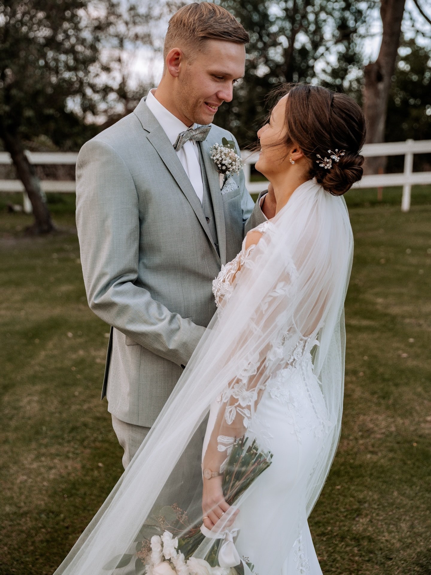 &mdash; so in love with these two &mdash; 

photo: @janinaschmidtphotography 

#wedding #weddinginspiration #weddingflowers #hochzeit #hochzeitsinspiration #hochzeitsblumen #brautstrau&szlig; #hochzeitsdeko #eventdekoration #hochzeitsylt #hochzeitham