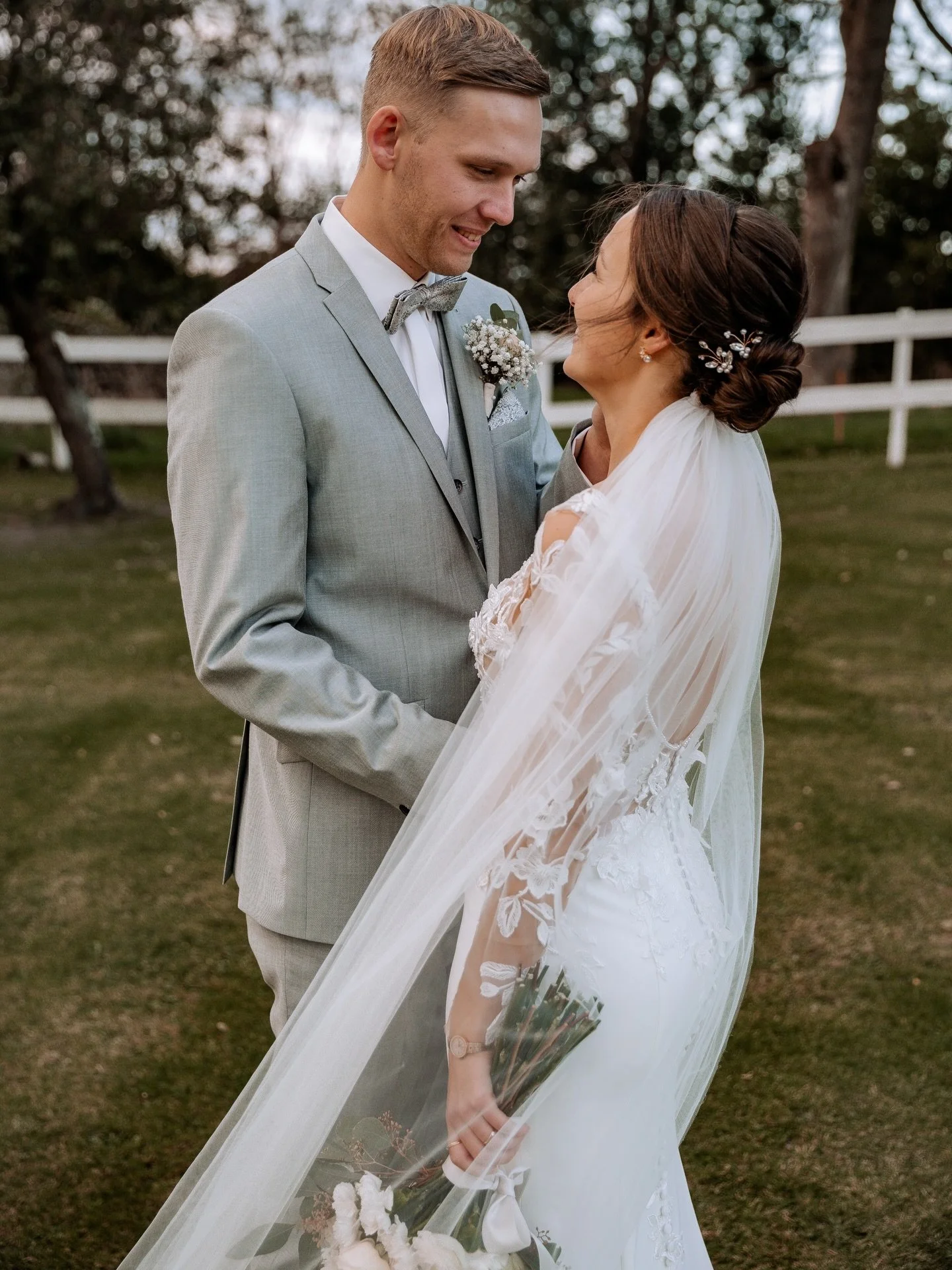 &mdash; so in love with these two &mdash; 

photo: @janinaschmidtphotography 

#wedding #weddinginspiration #weddingflowers #hochzeit #hochzeitsinspiration #hochzeitsblumen #brautstrau&szlig; #hochzeitsdeko #eventdekoration #hochzeitsylt #hochzeitham