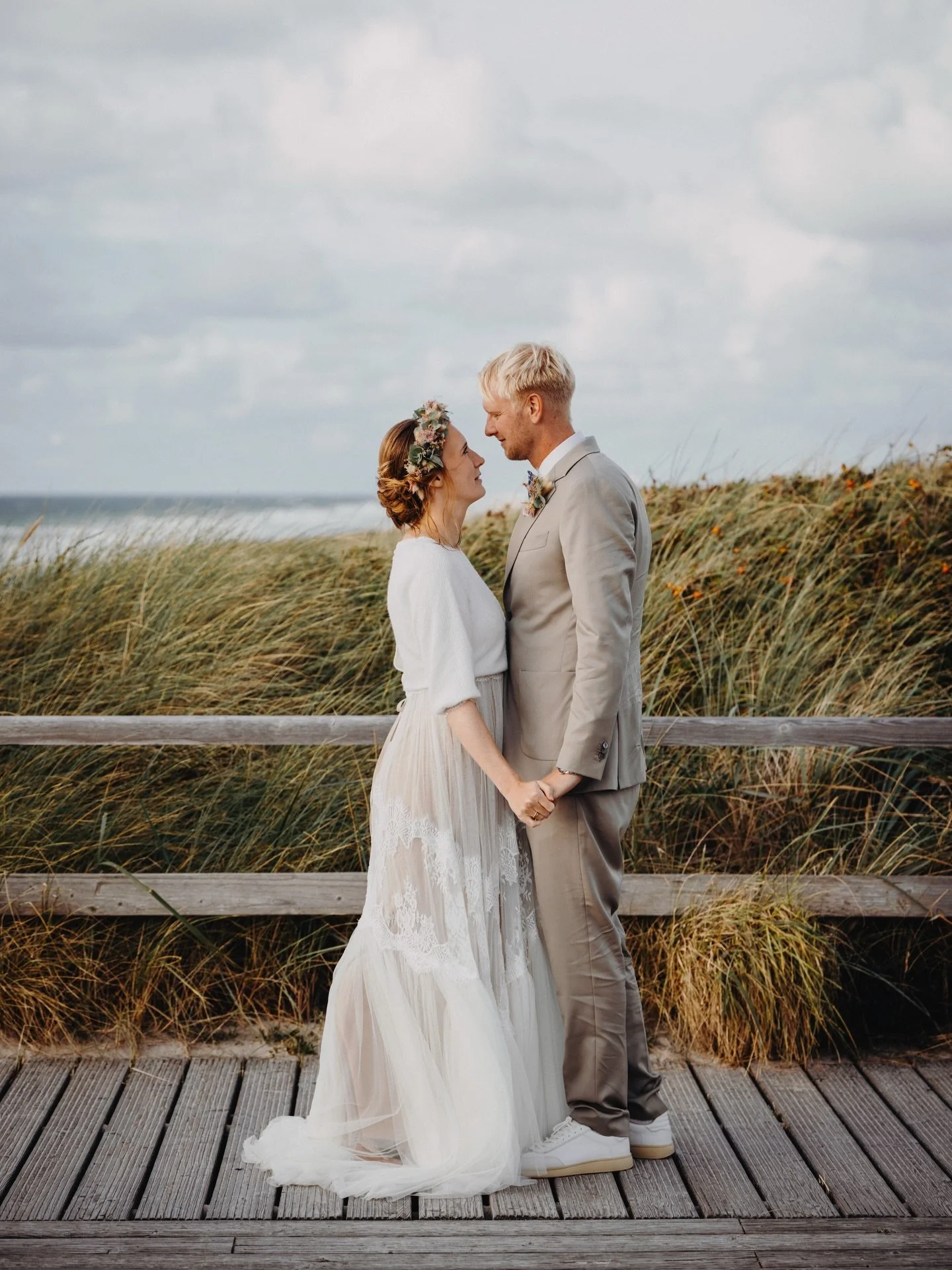 &mdash; sylthochzeit, sep&lsquo;24 &mdash; 

photo // @zachen.fotografie 

#sylthochzeit #hochzeit #hochzeitsfloristik #sylt #hochzeitsblumen