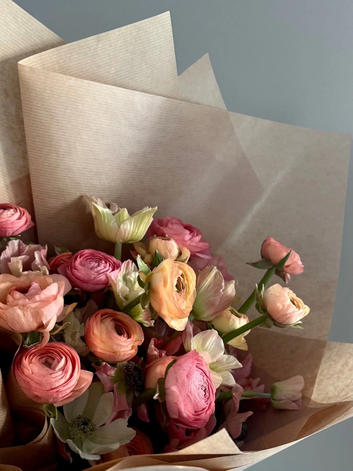 &mdash; a bouquet full of spring &mdash; 

#flowerbouquet #floralarrangement #ranunculus #anemone #springflowers