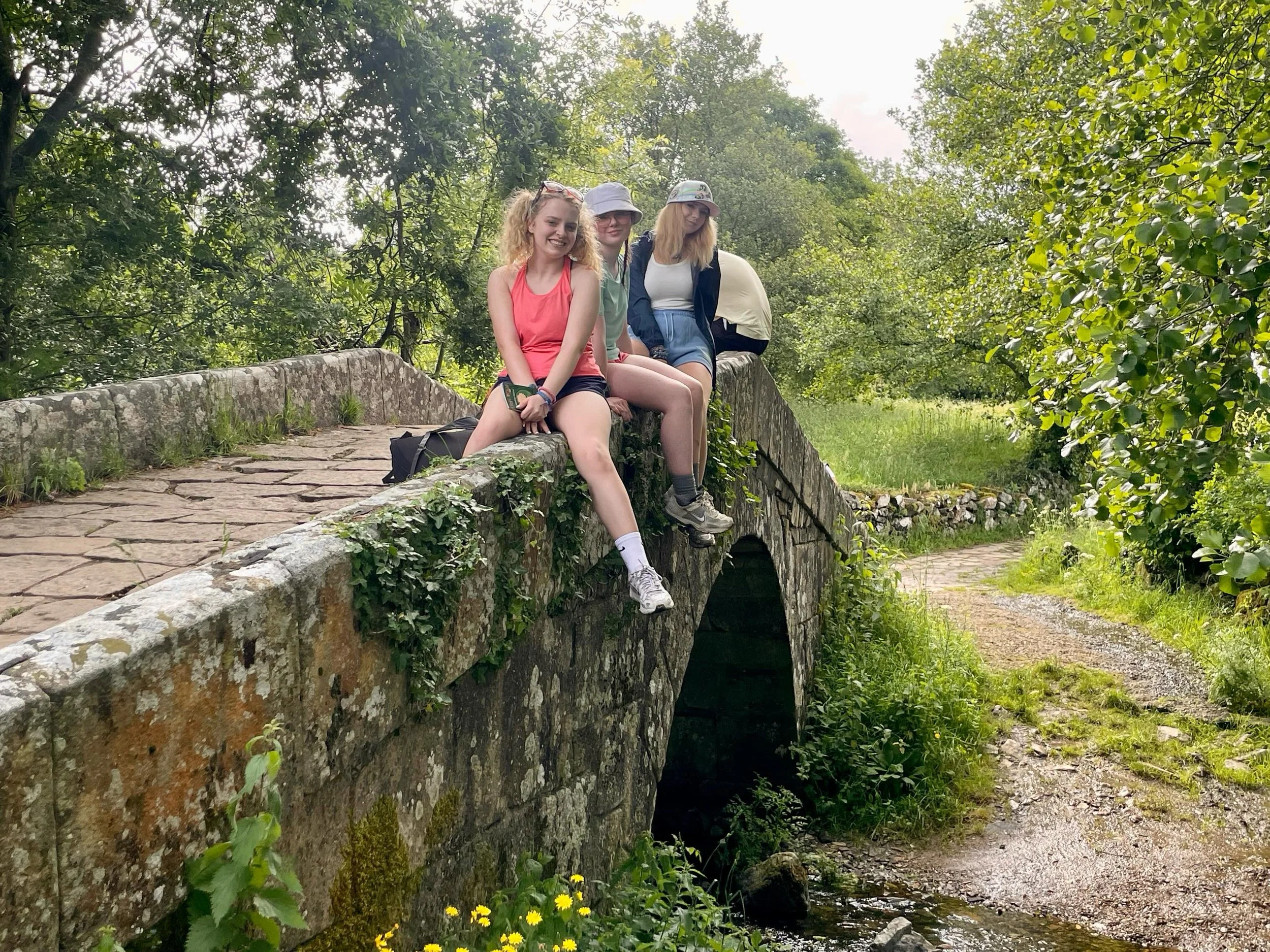 D&iacute;a tres ✅ Our longest walk of our Camino journey today took us from Palas de Rei to Arz&uacute;a along an approximately 29km hike 🥾 With many uphills along this route, the girls had no problem keeping the spirits high with their check in sel