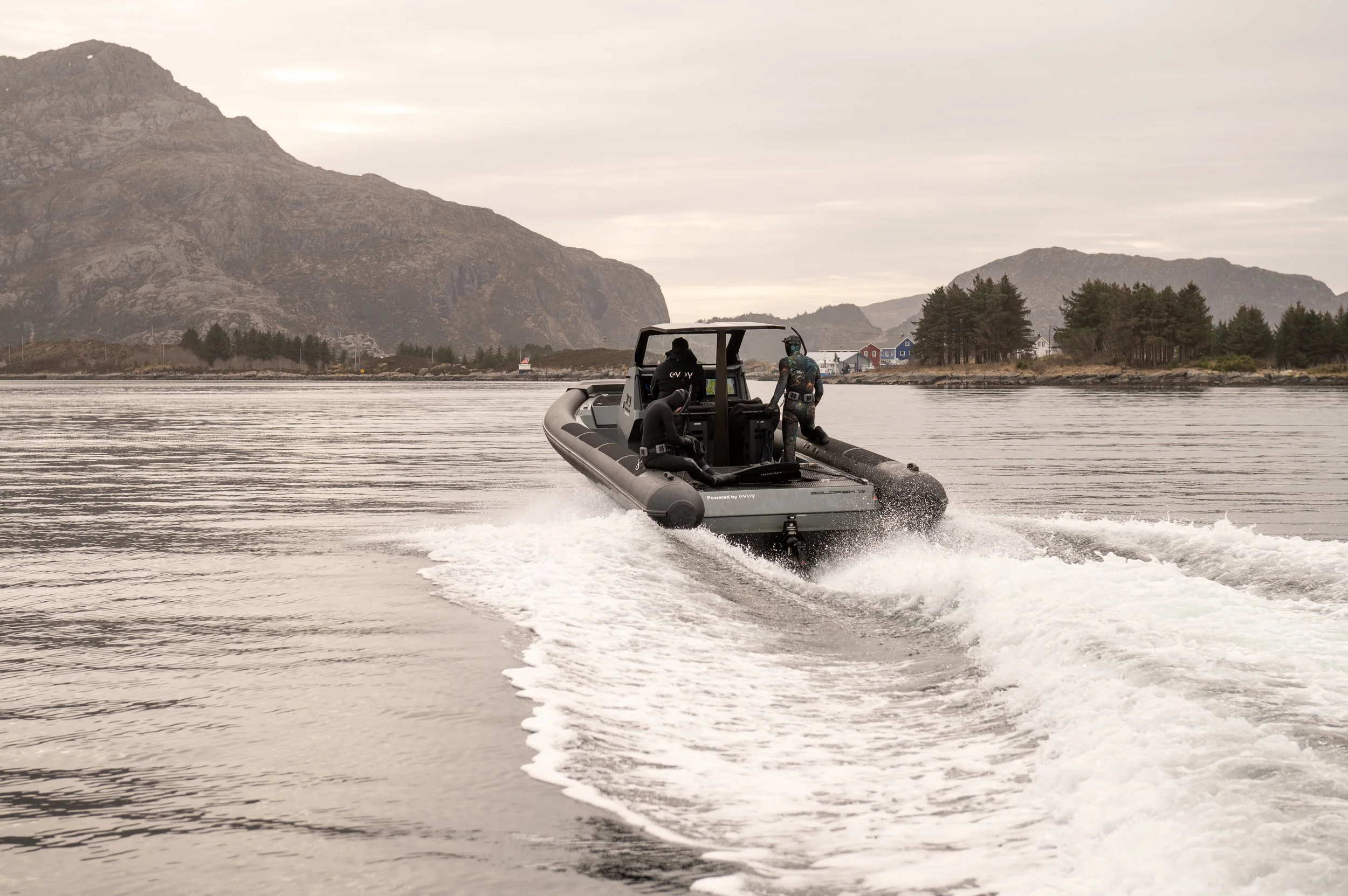 Raske el-båter, raskt selskap