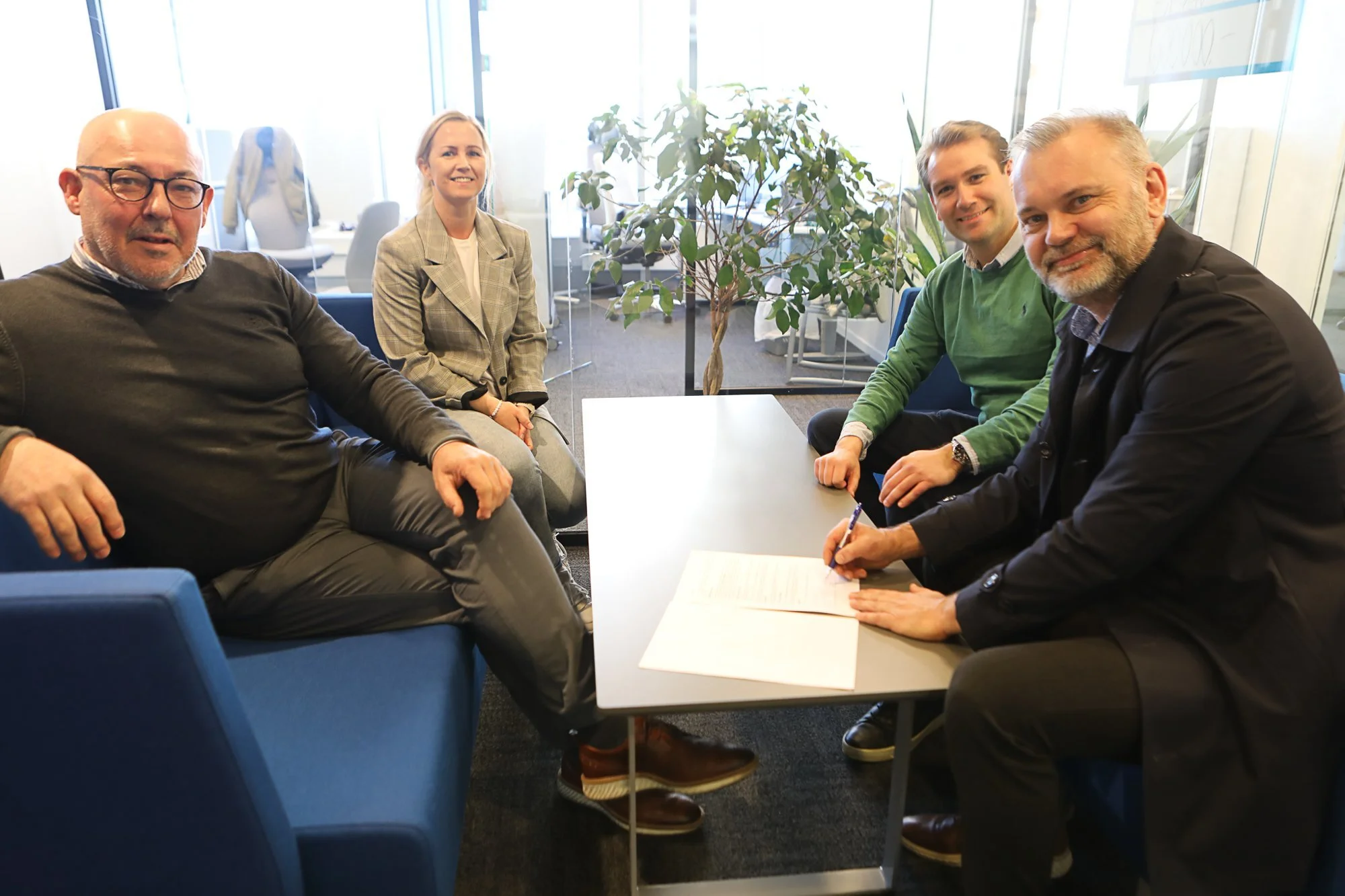 Kinn Kommune signerer med Hub for Ocean