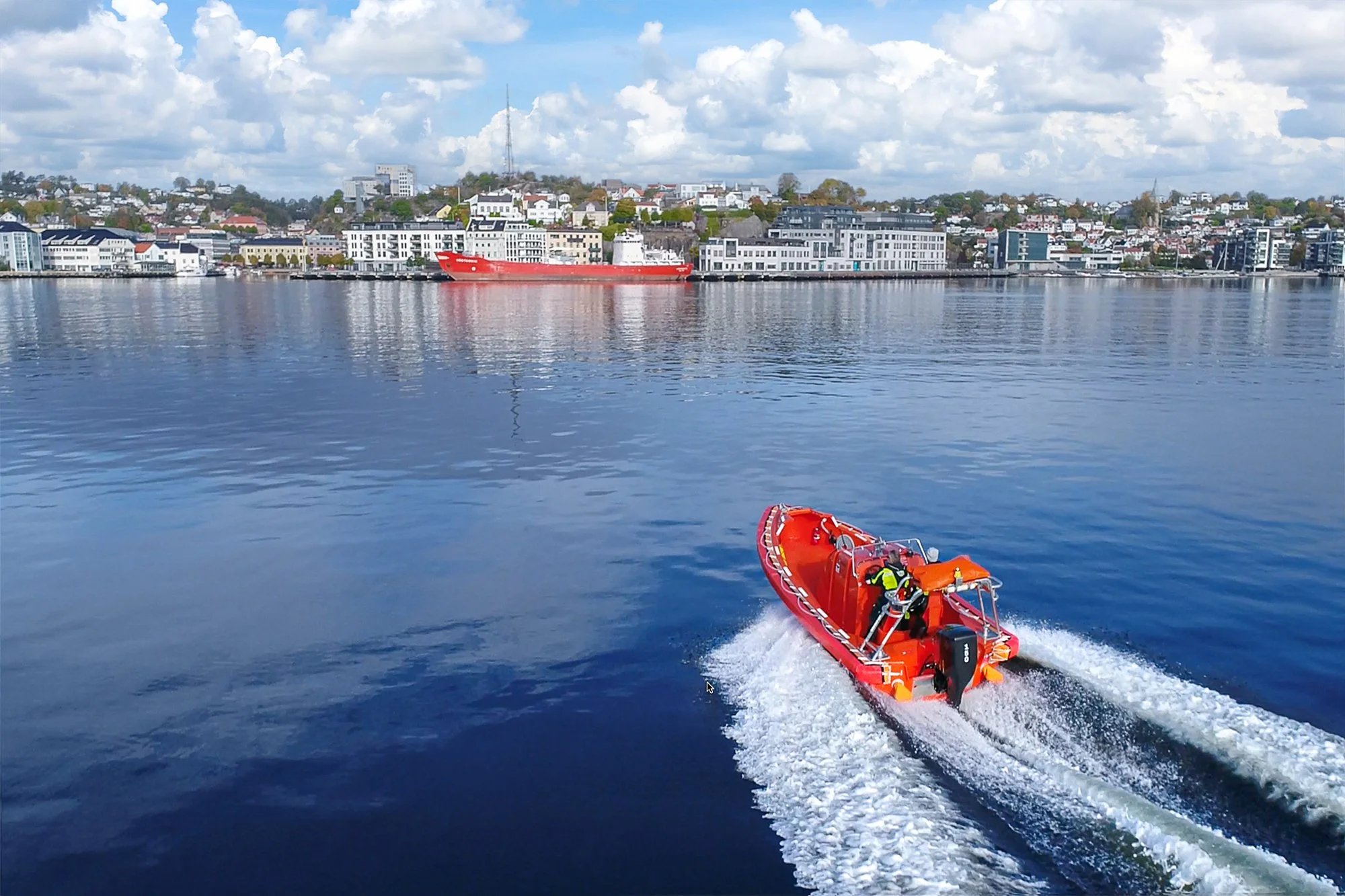 Lanserer elektrisk redningsbåt